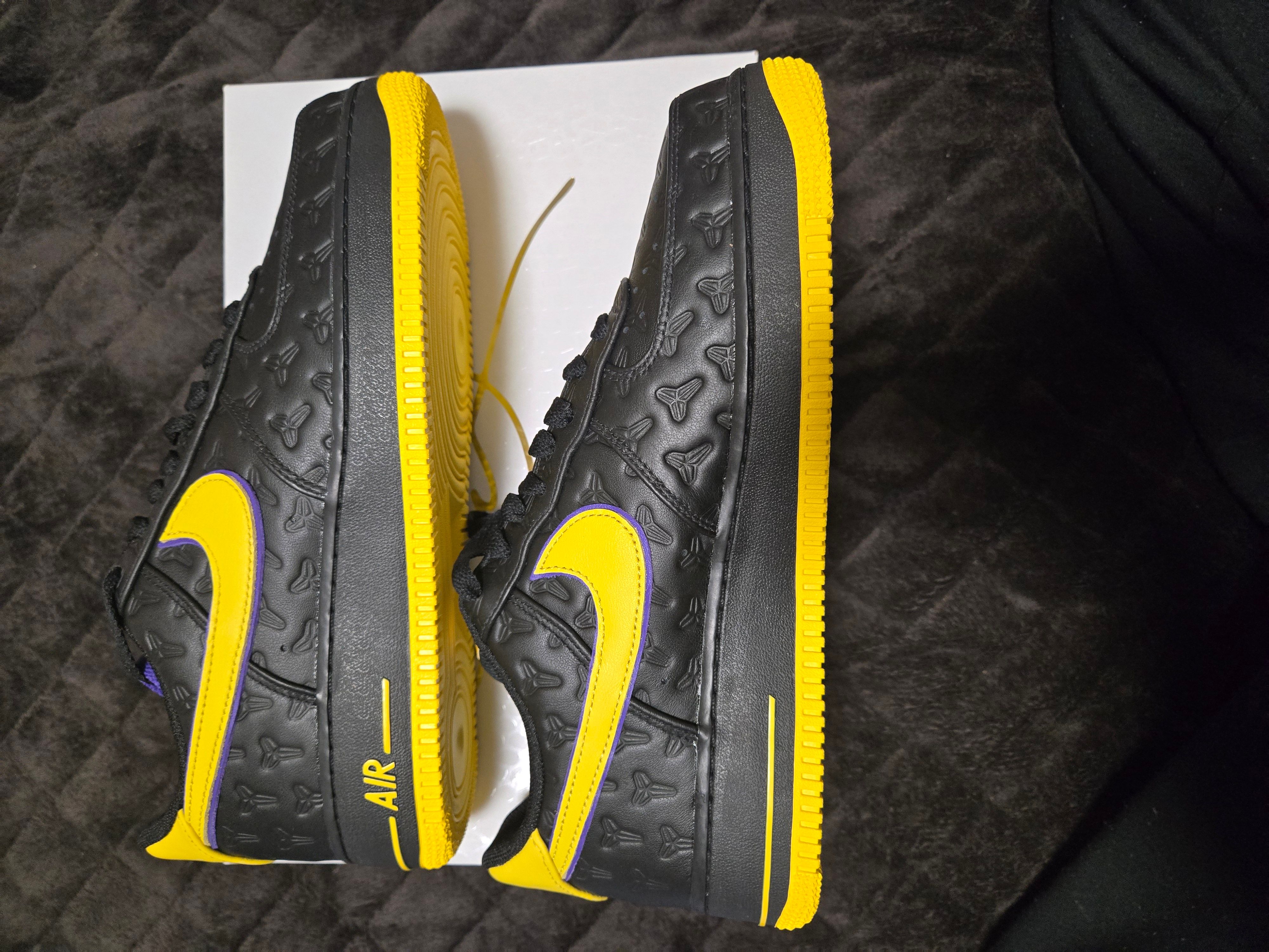 Kobe Bryant × Nike Air Force 1 Low "Black/Varsity Maize" (HV5122-001) (Serial Numbered/8000 pairs)