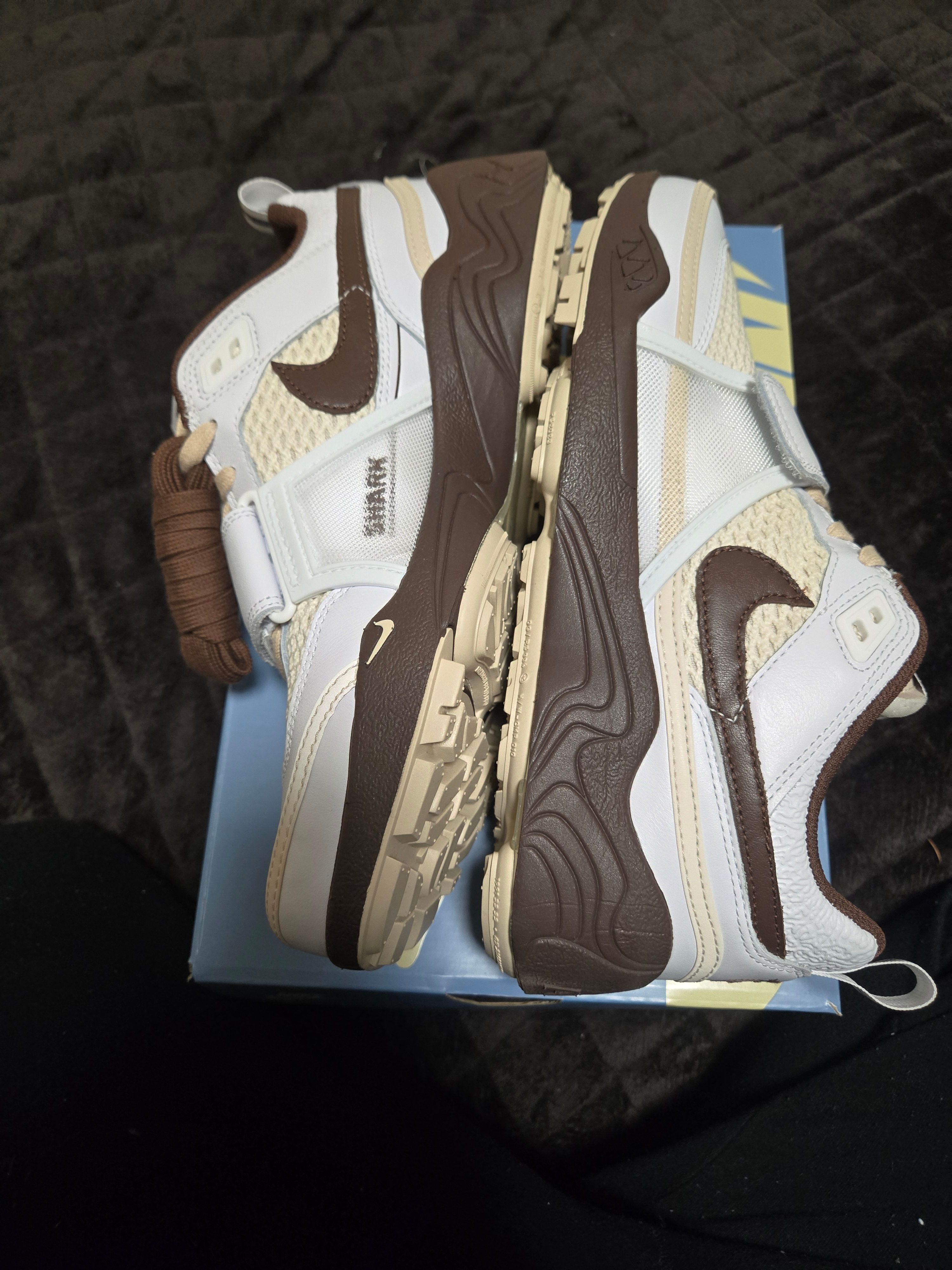 Travis Scott × Nike Zoom Field Jaxx "White and Light Chocolate"