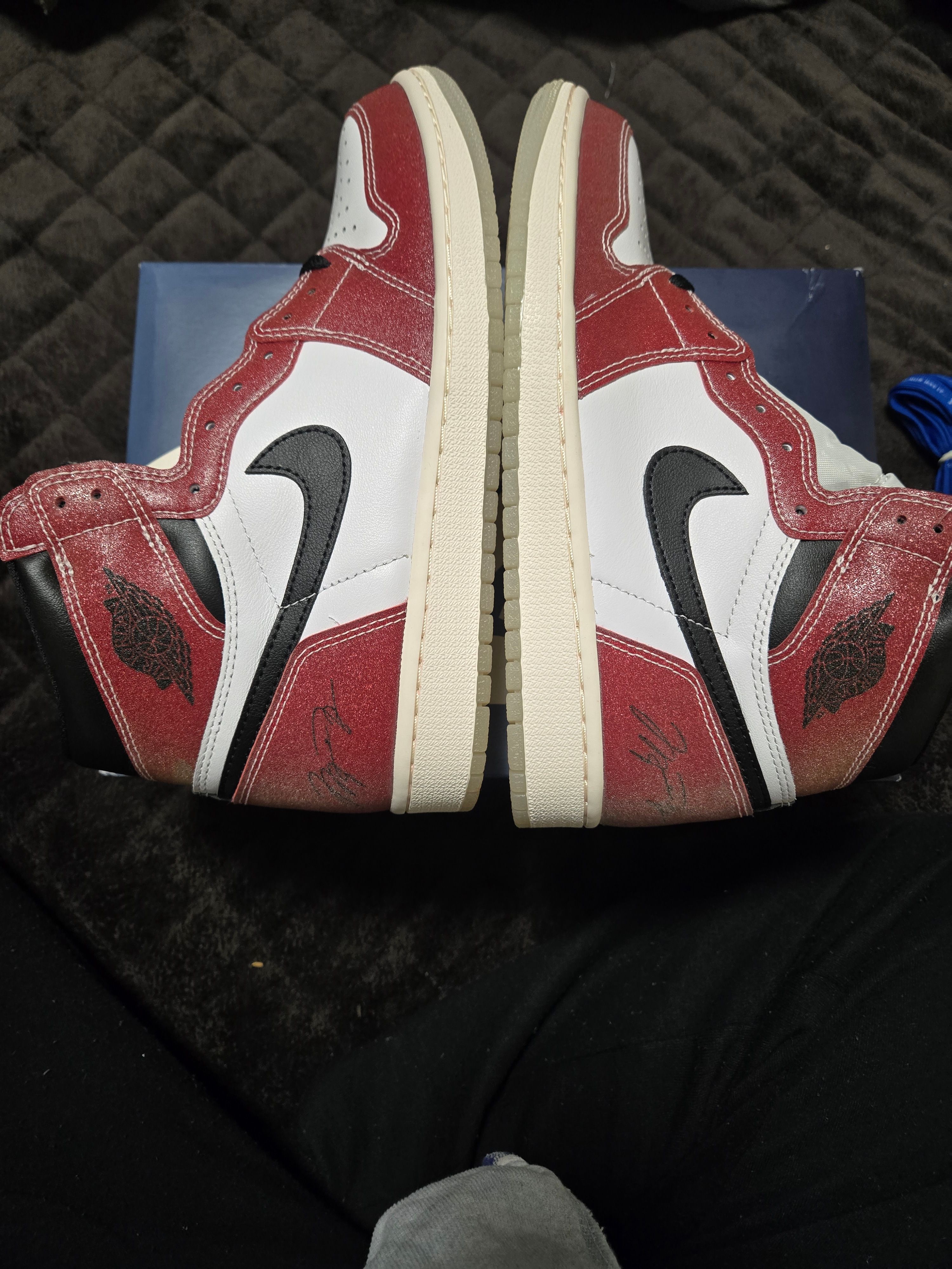 Trophy Room × Nike Air Jordan 1 Retro High "Chicago" (Friends and Family) (Blue Laces)
