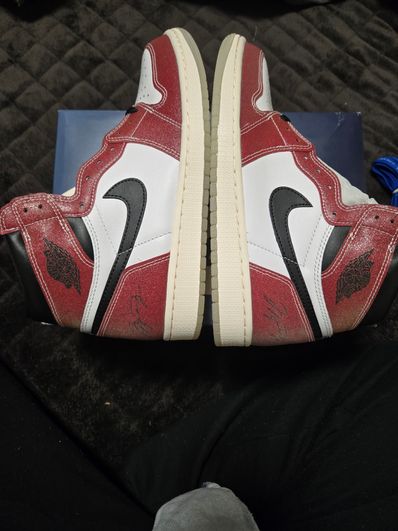 Trophy Room × Nike Air Jordan 1 Retro High "Chicago" (Friends and Family) (Blue Laces)