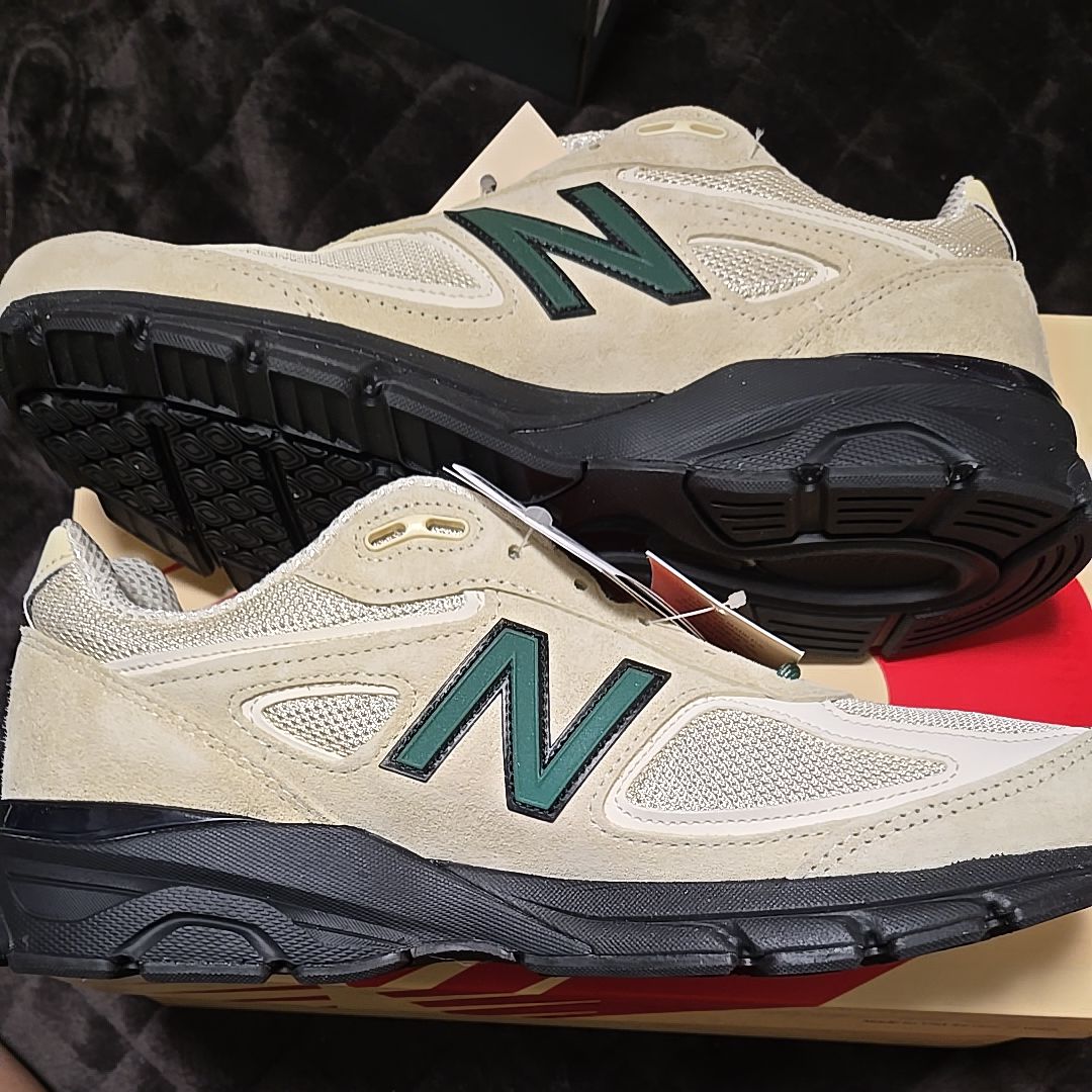 New Balance 990V4 "Macadamia Nut"
