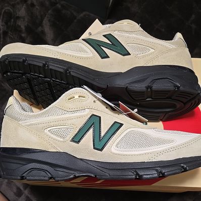 New Balance 990V4 "Macadamia Nut"