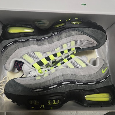 UNDEFEATED × Nike Air Max 95 SP "Neon" (New York Exclusive) (Serial Numbered/600 pairs)