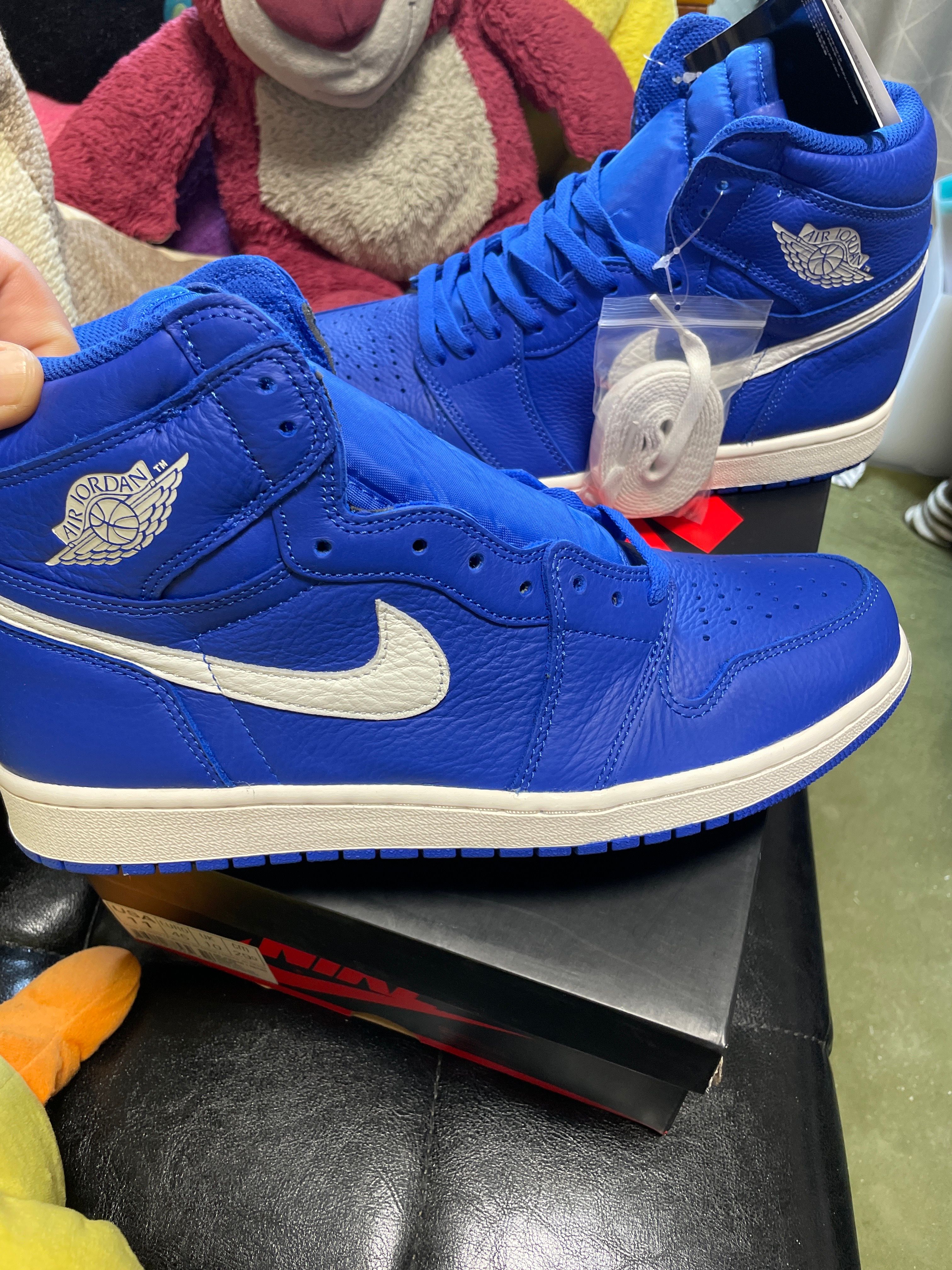 NIKE AIR JORDAN 1 RETRO HIGH "HYPER ROYAL"