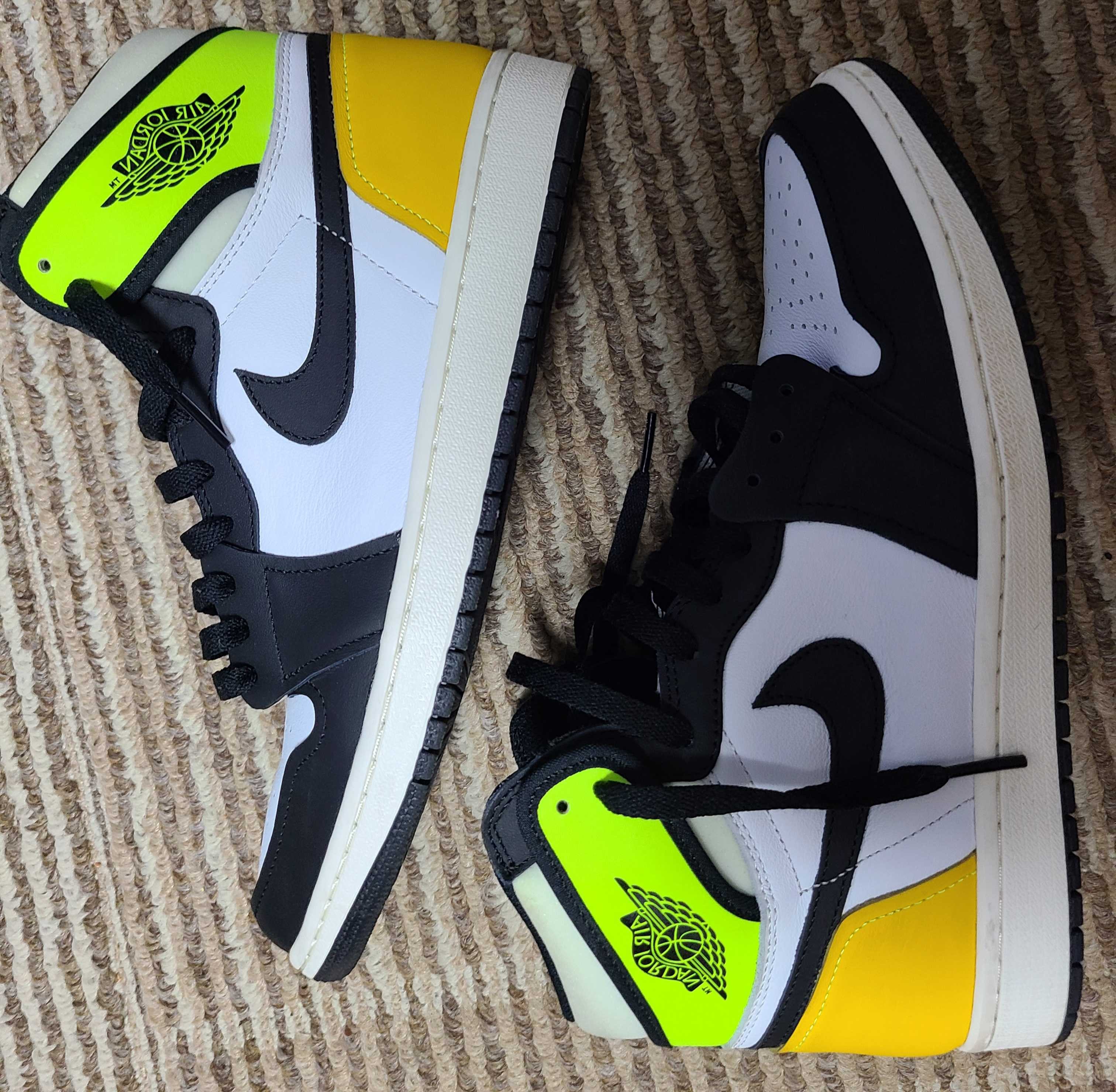 Nike Air Jordan 1 High OG "Volt Gold"