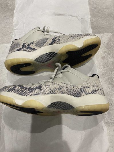 Nike Air Jordan 11 Low Snakeskin "Light Bone/University Red/Sail/Black"