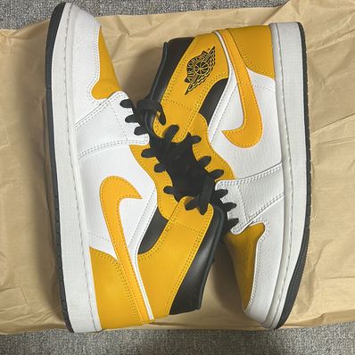 Nike Air Jordan 1 Mid "University Gold"