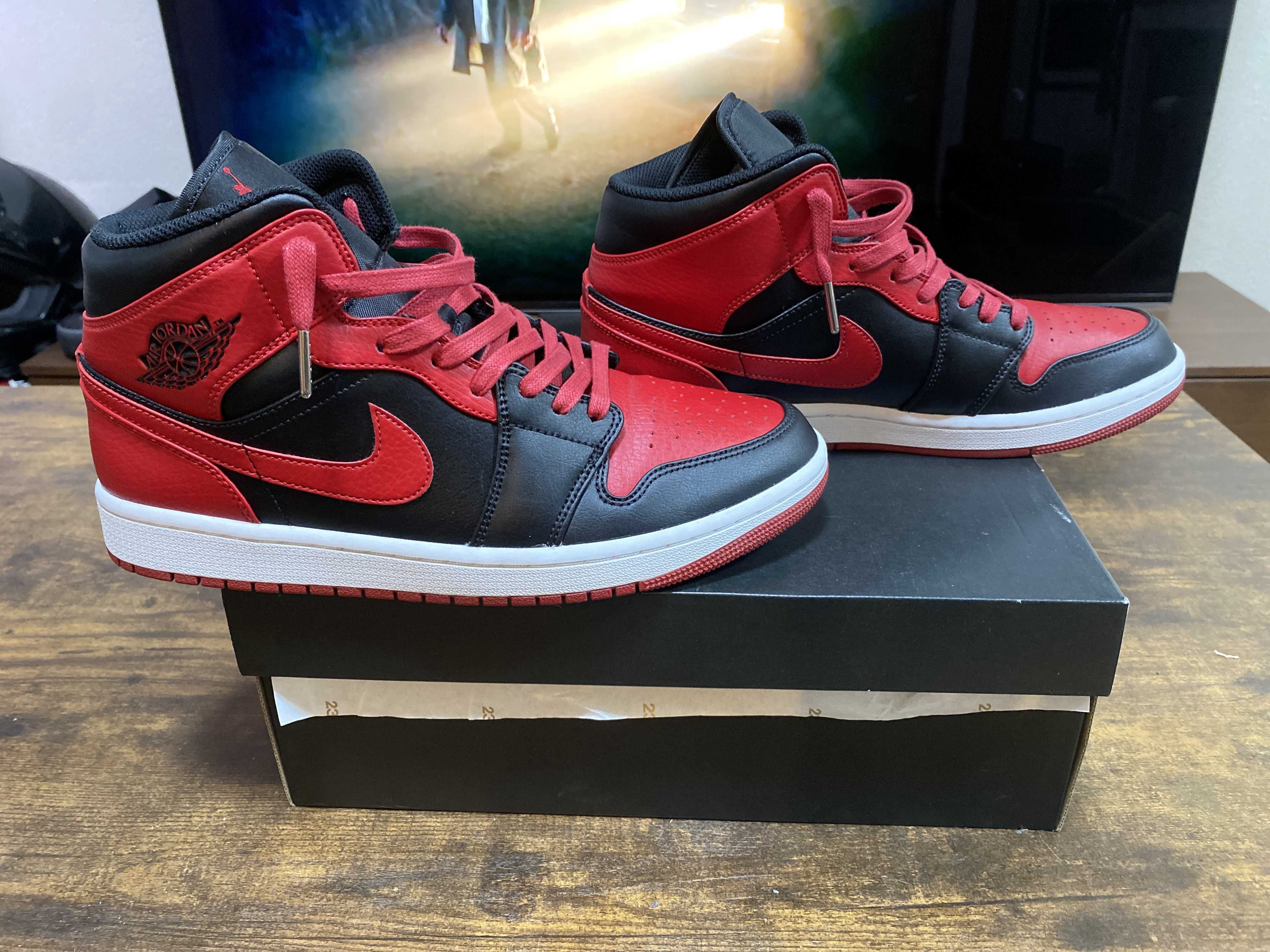 Nike Air Jordan 1 Mid "Bred"