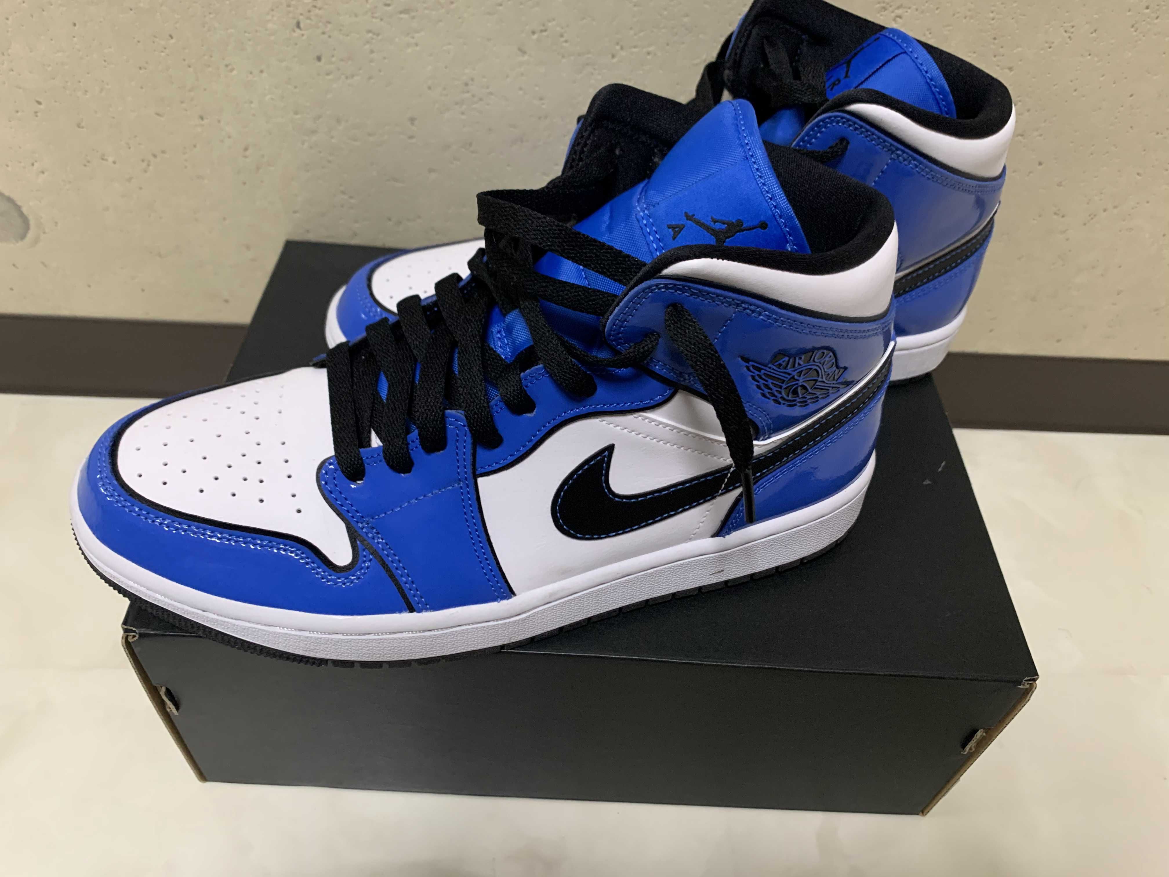 Nike Air Jordan 1 Mid SE "Signal Blue"