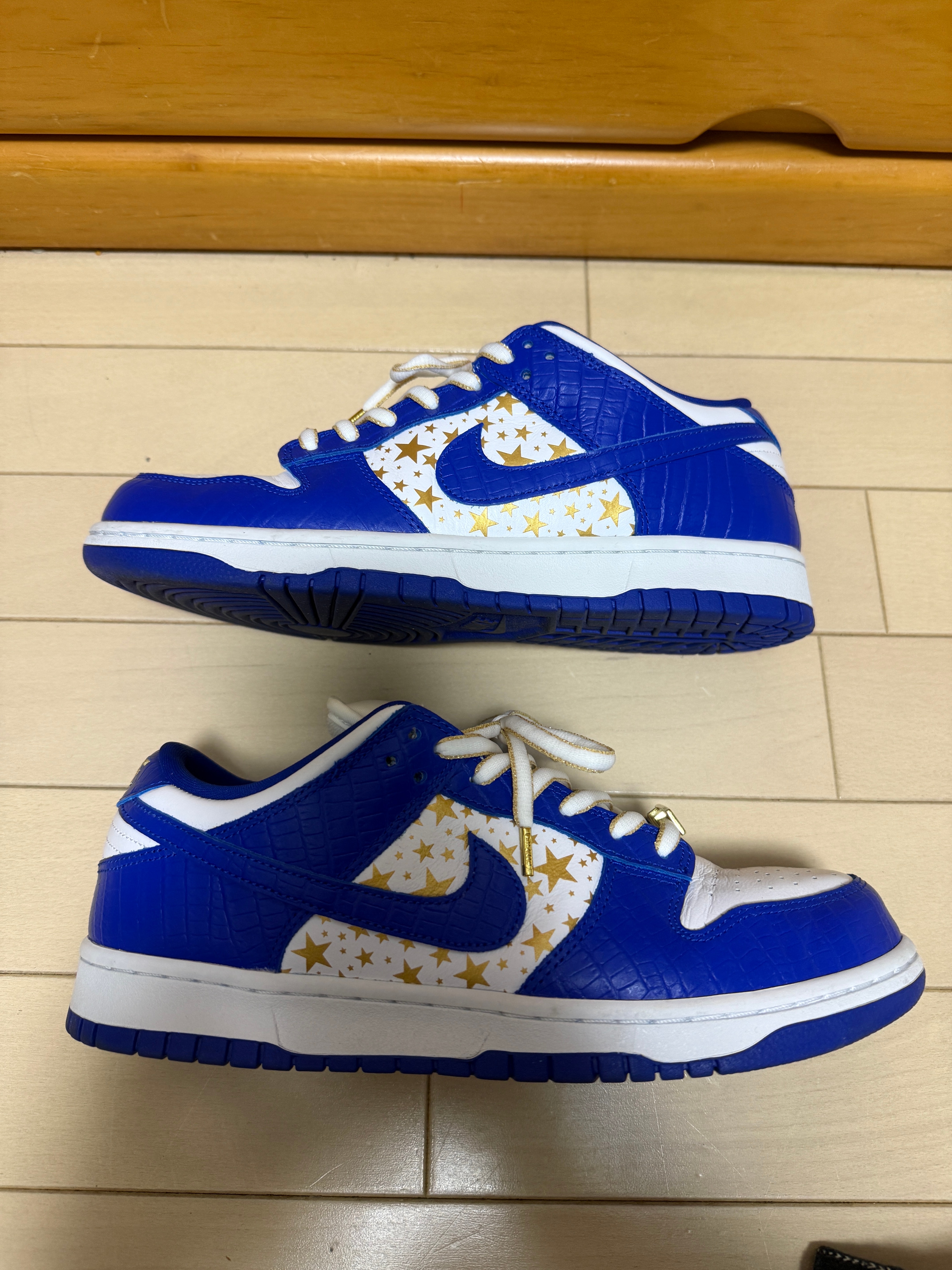 Supreme × Nike SB Dunk Low OG QS Gold Stars "White/Hyper Blue"