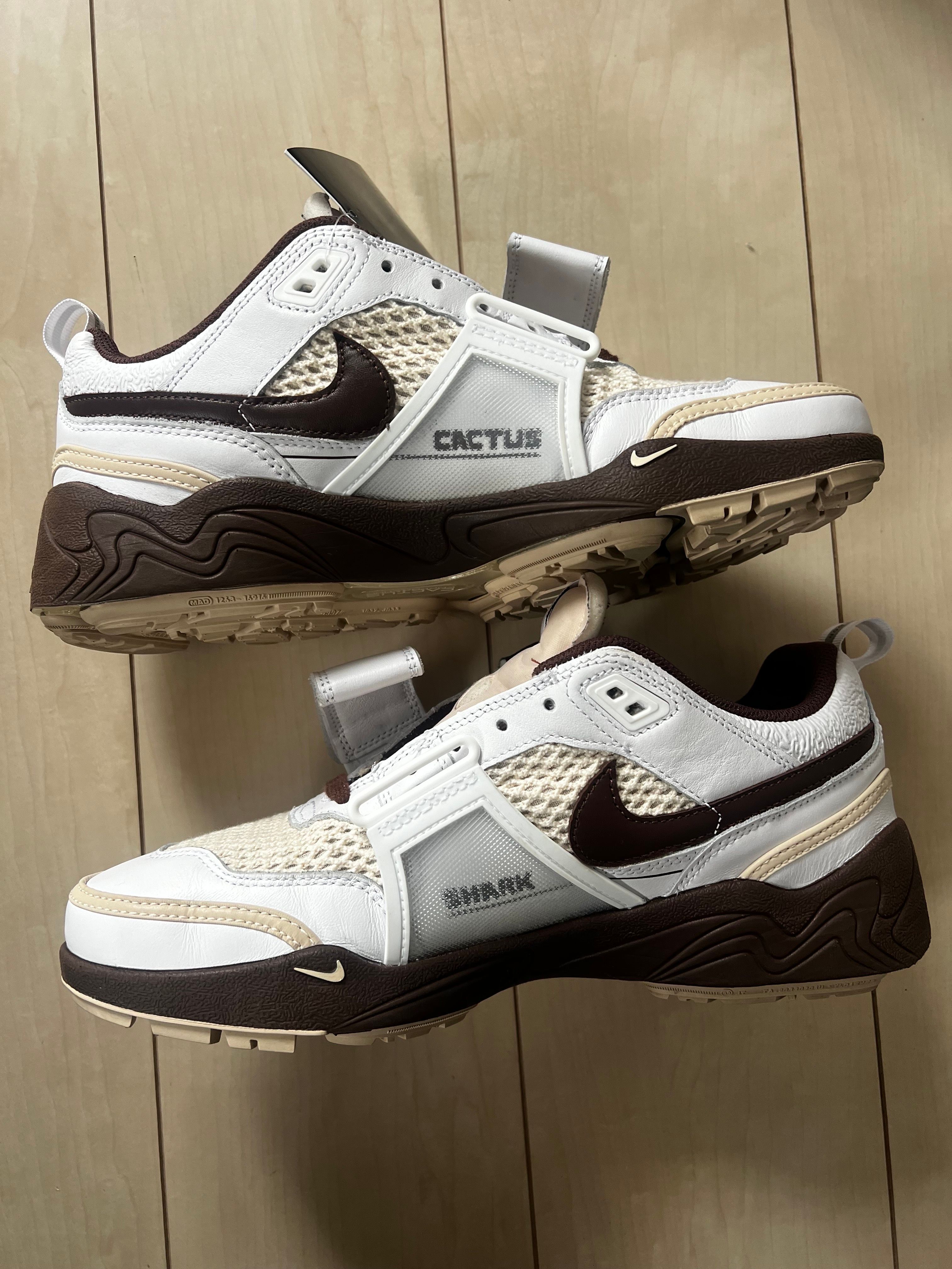 Travis Scott × Nike Zoom Field Jaxx "White and Light Chocolate"