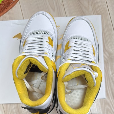 Nike Women's Air Jordan 4 Retro "Vivid Sulfur"