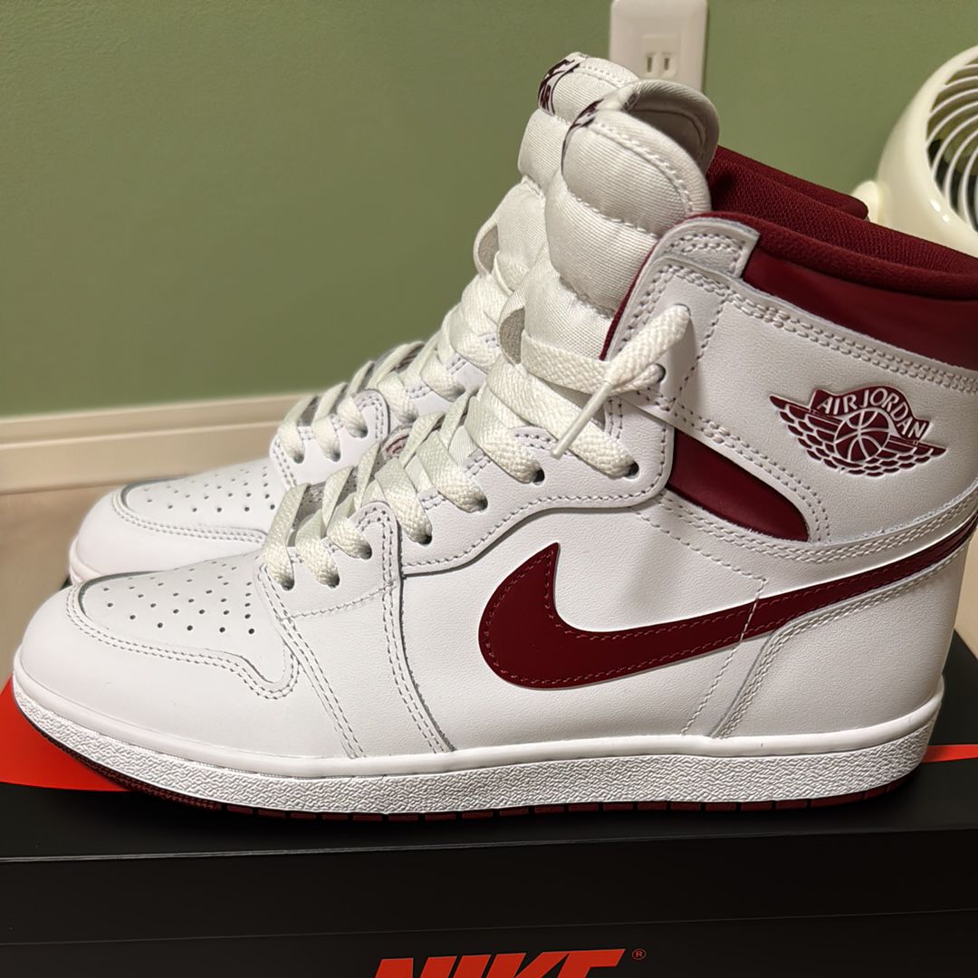 Nike Air Jordan 1 High '85 "Metallic Burgundy"