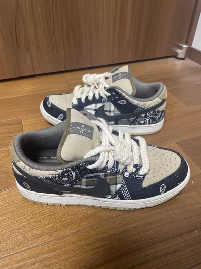 Travis Scott × Nike SB Dunk Low "Black/Parachute Beige"
