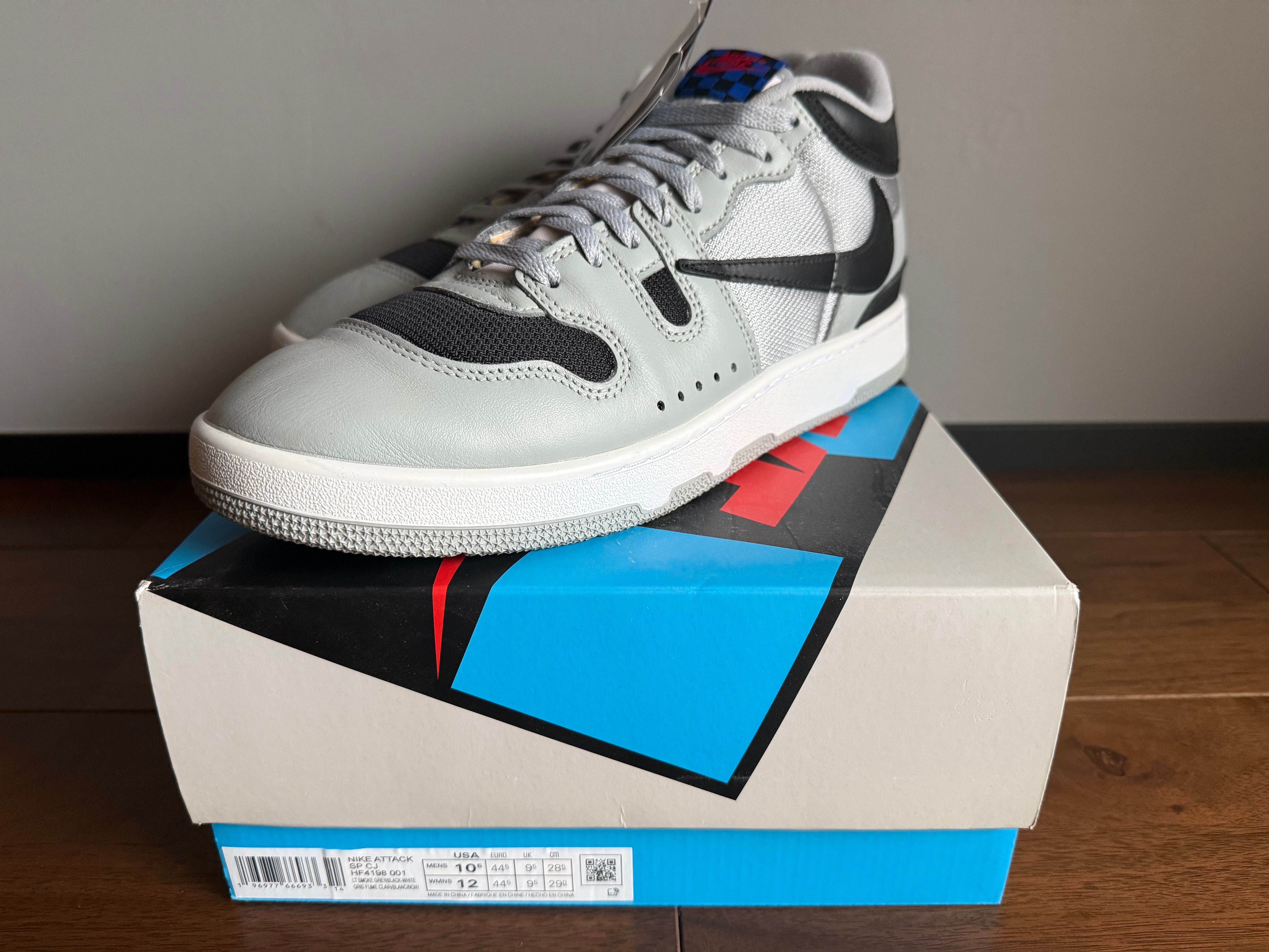 トラヴィススコット カクタスジャック × ナイキ アタック (マックアタック) "ライトスモークグレー"