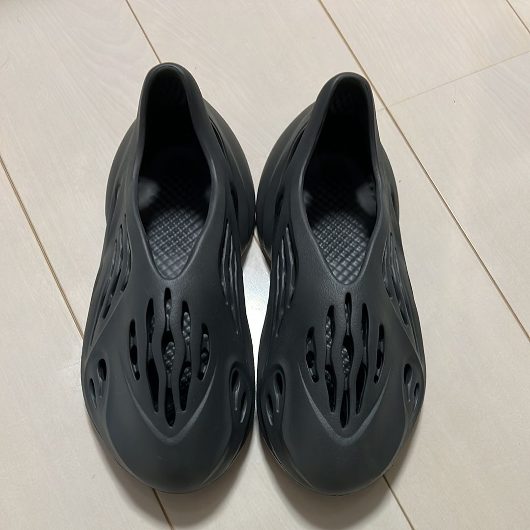 adidas YEEZY Foam Runner "Carbon"