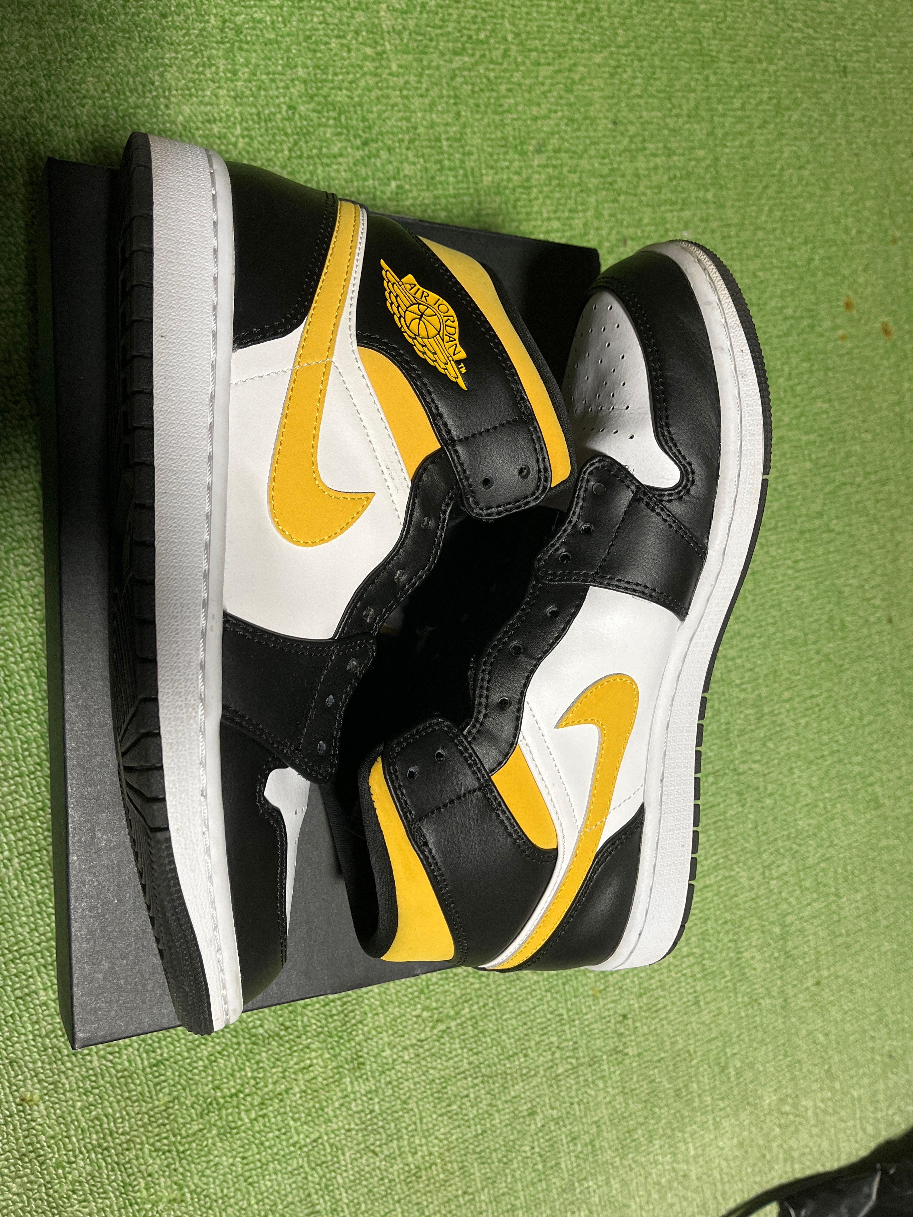 Nike Air Jordan 1 Mid "White/Pollen-Black"