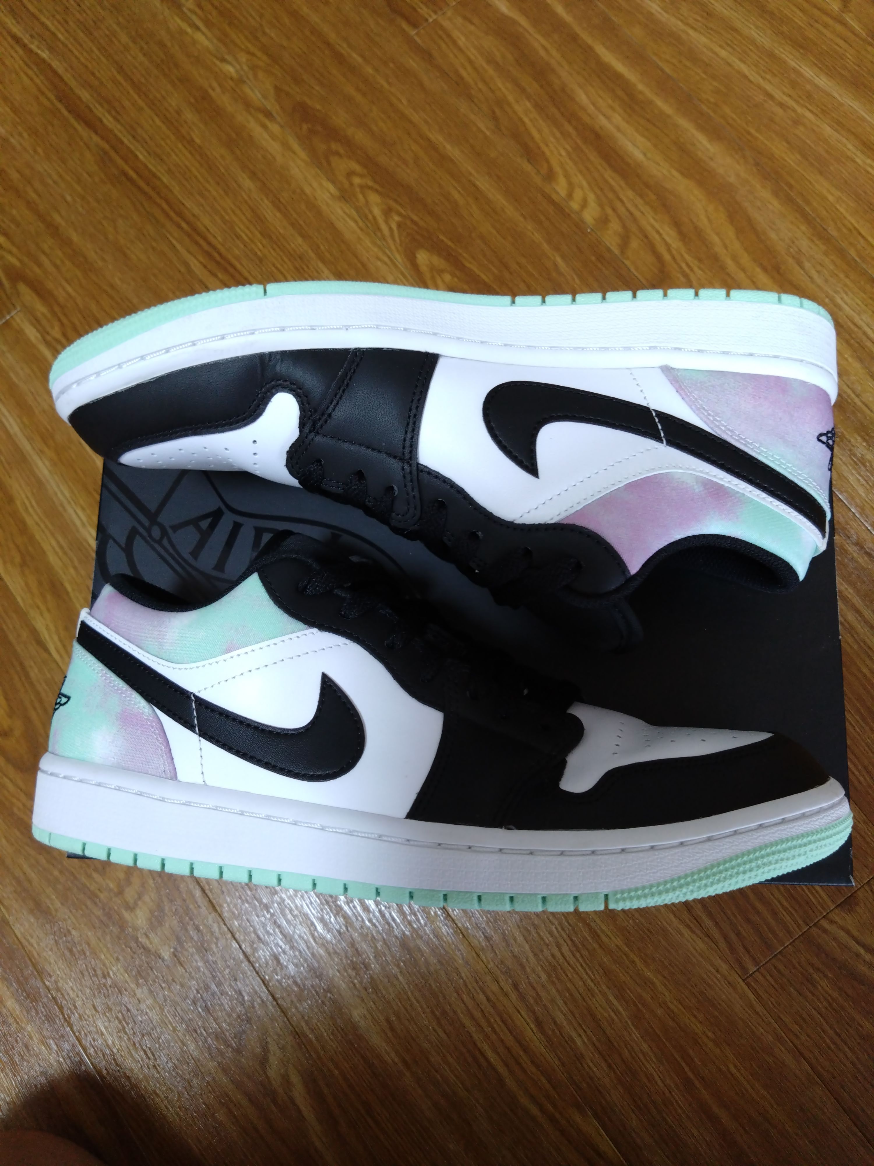 Nike Air Jordan 1 Low SE "Tie Dye"