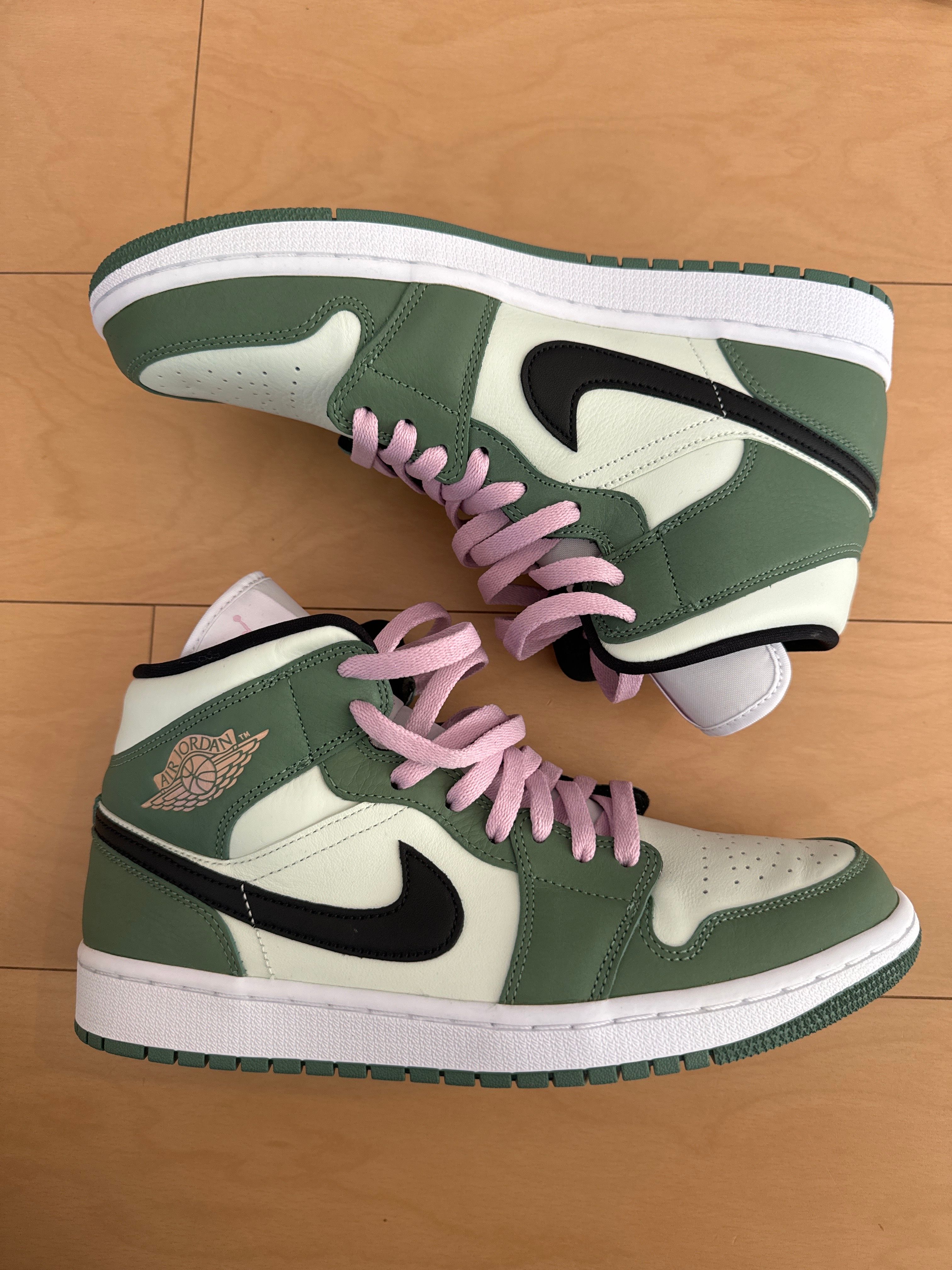 NIKE Women's AIR JORDAN 1 MID SE "DUTCH GREEN"