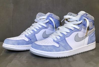 Nike Air Jordan 1 High OG "Hyper Royal"