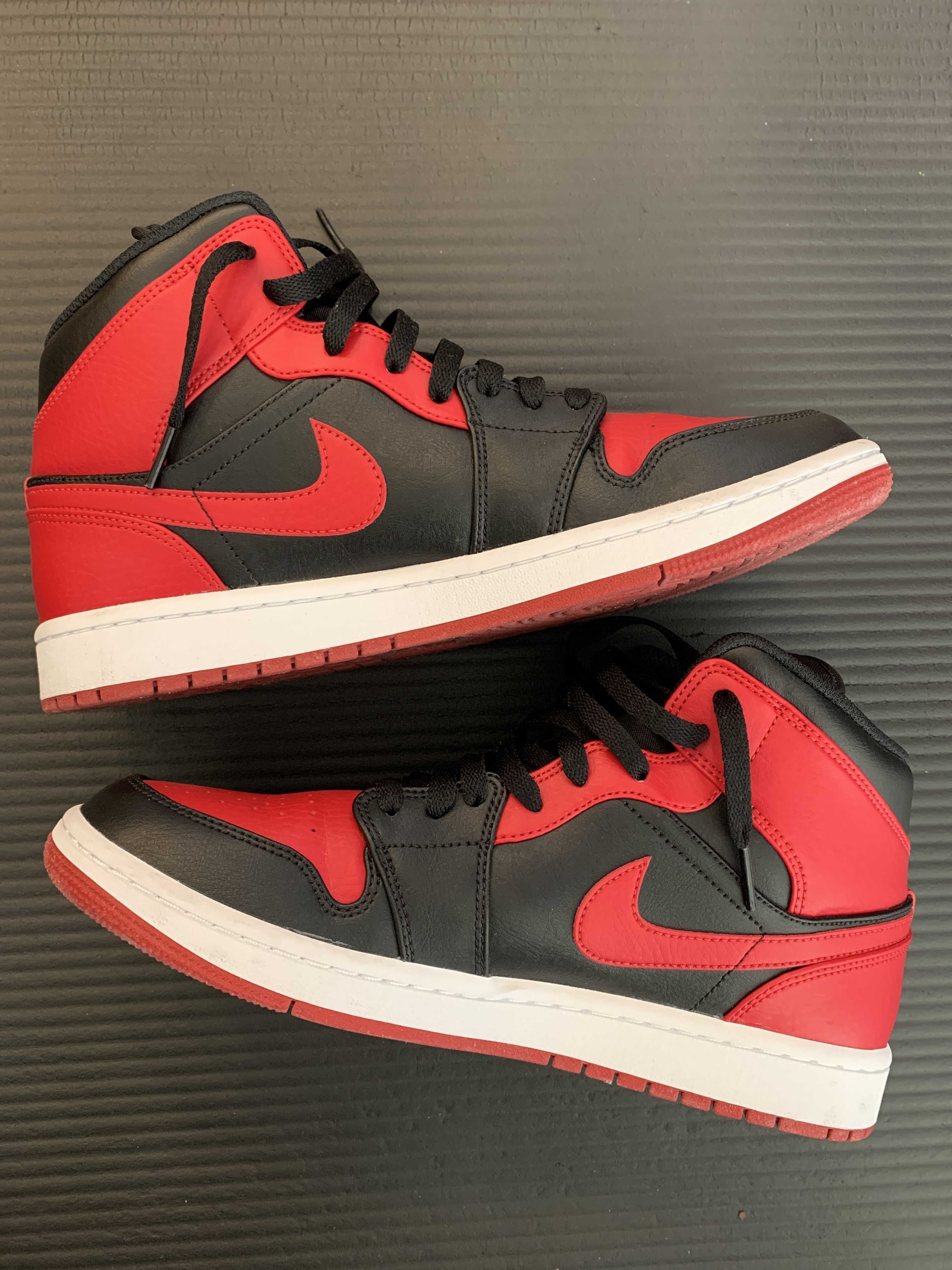 Nike Air Jordan 1 Mid "Bred"
