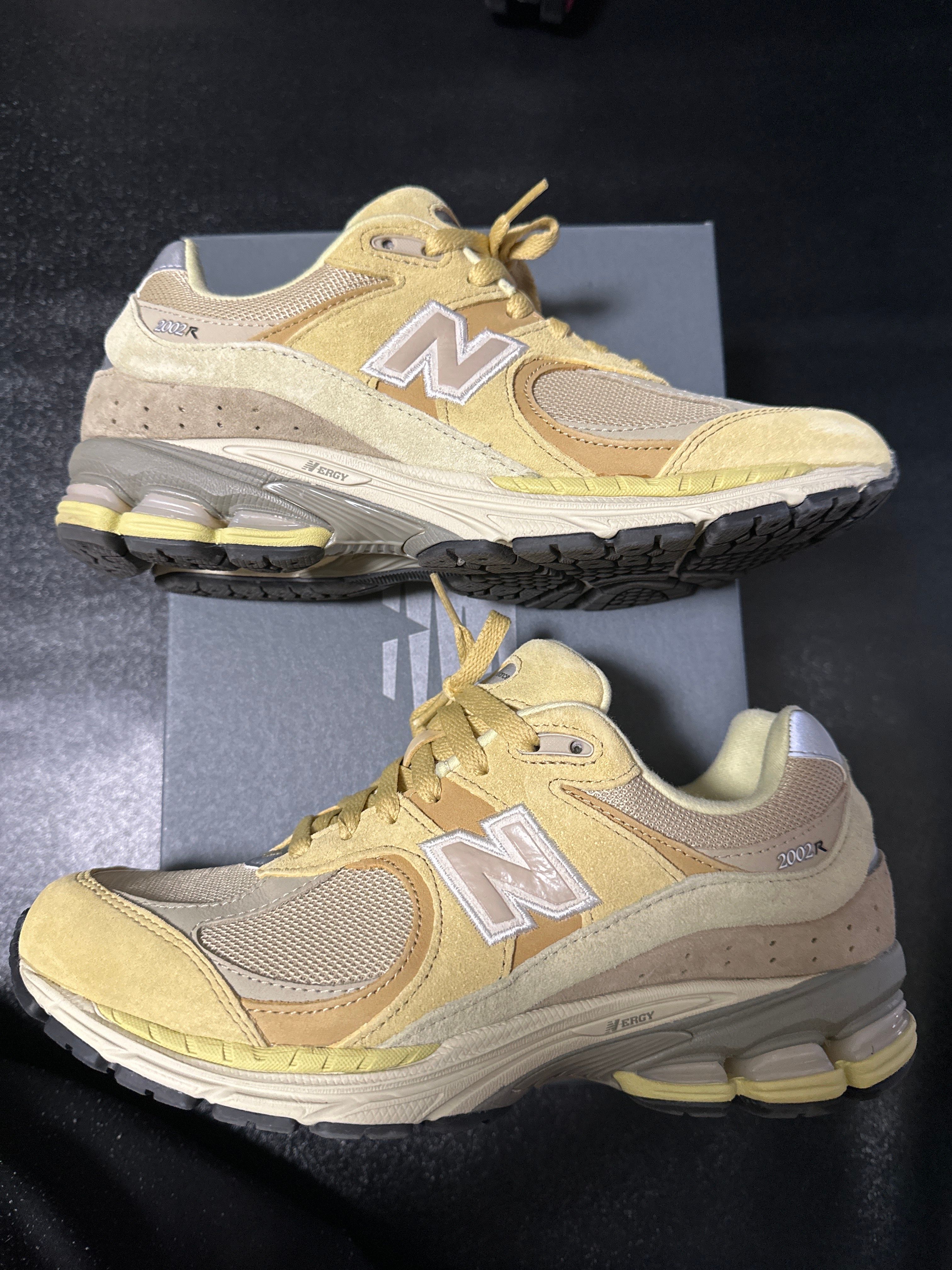 AURALEE × New Balance 2002R "Yellow/Beige"
