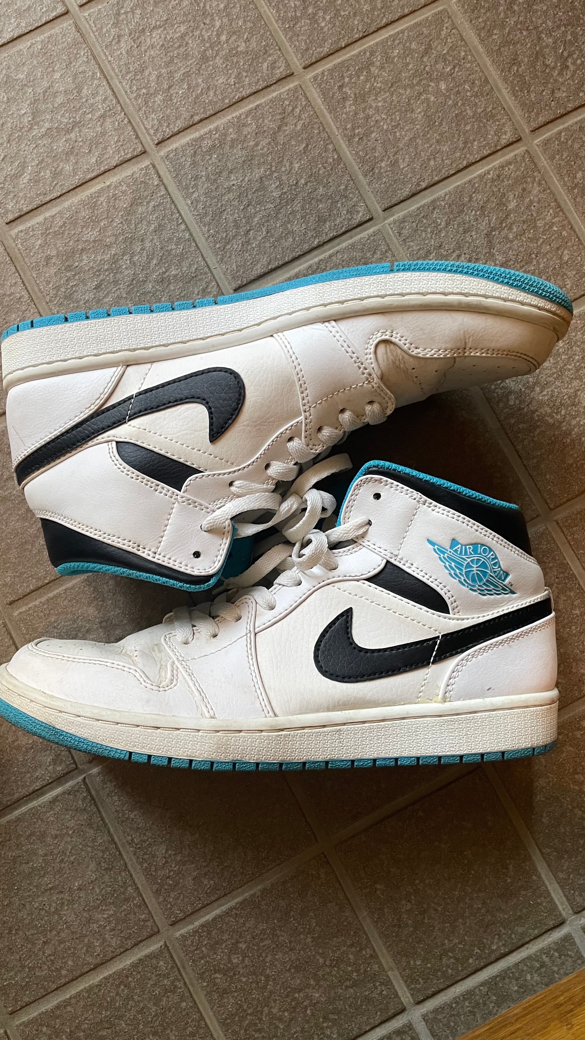 Nike Air Jordan 1 Mid "White/Laser blue"
