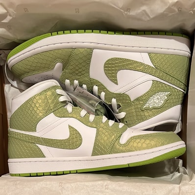 Nike Women's Air Jordan 1 Mid SE "Vivid Green Snakeskin"