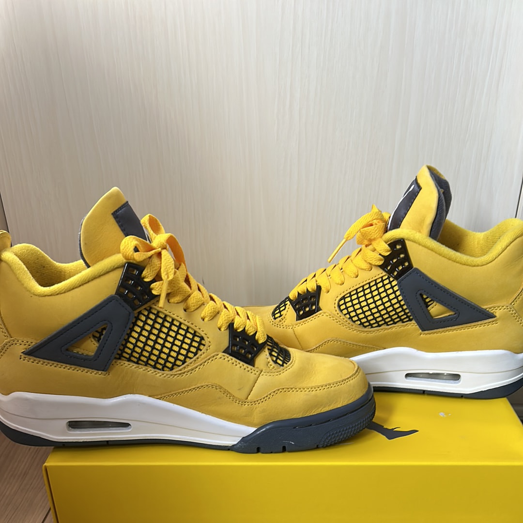 ナイキ エアジョーダン4 "ツアーイエロー"