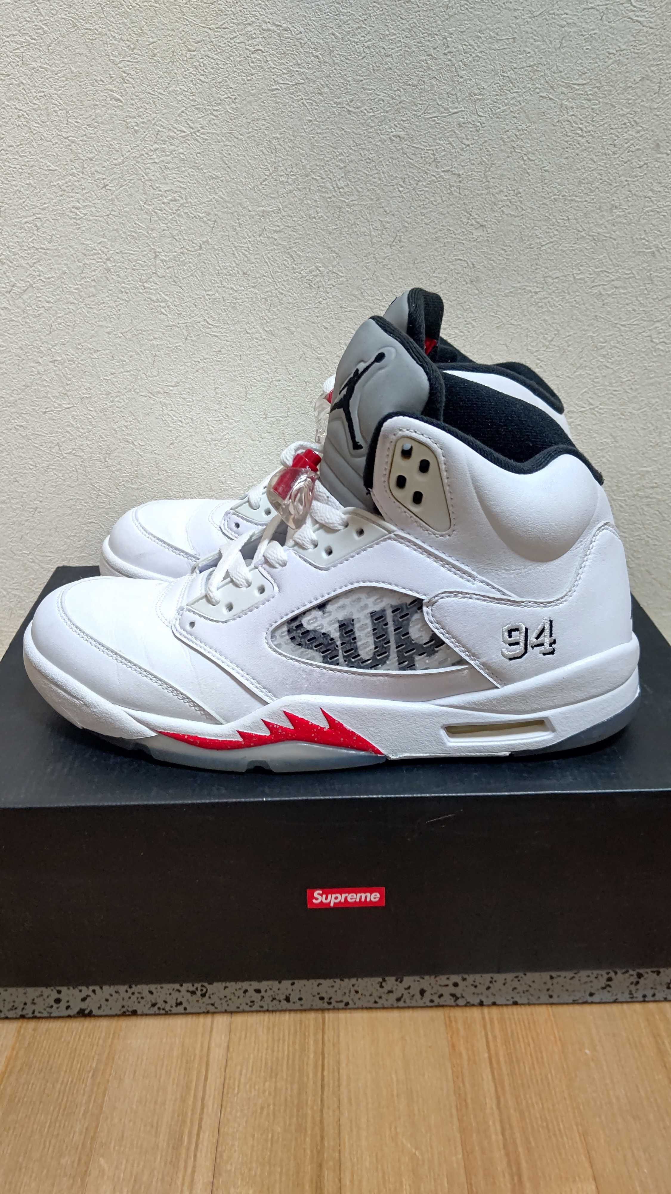 Supreme × Nike Air Jordan 5 Retro "White"