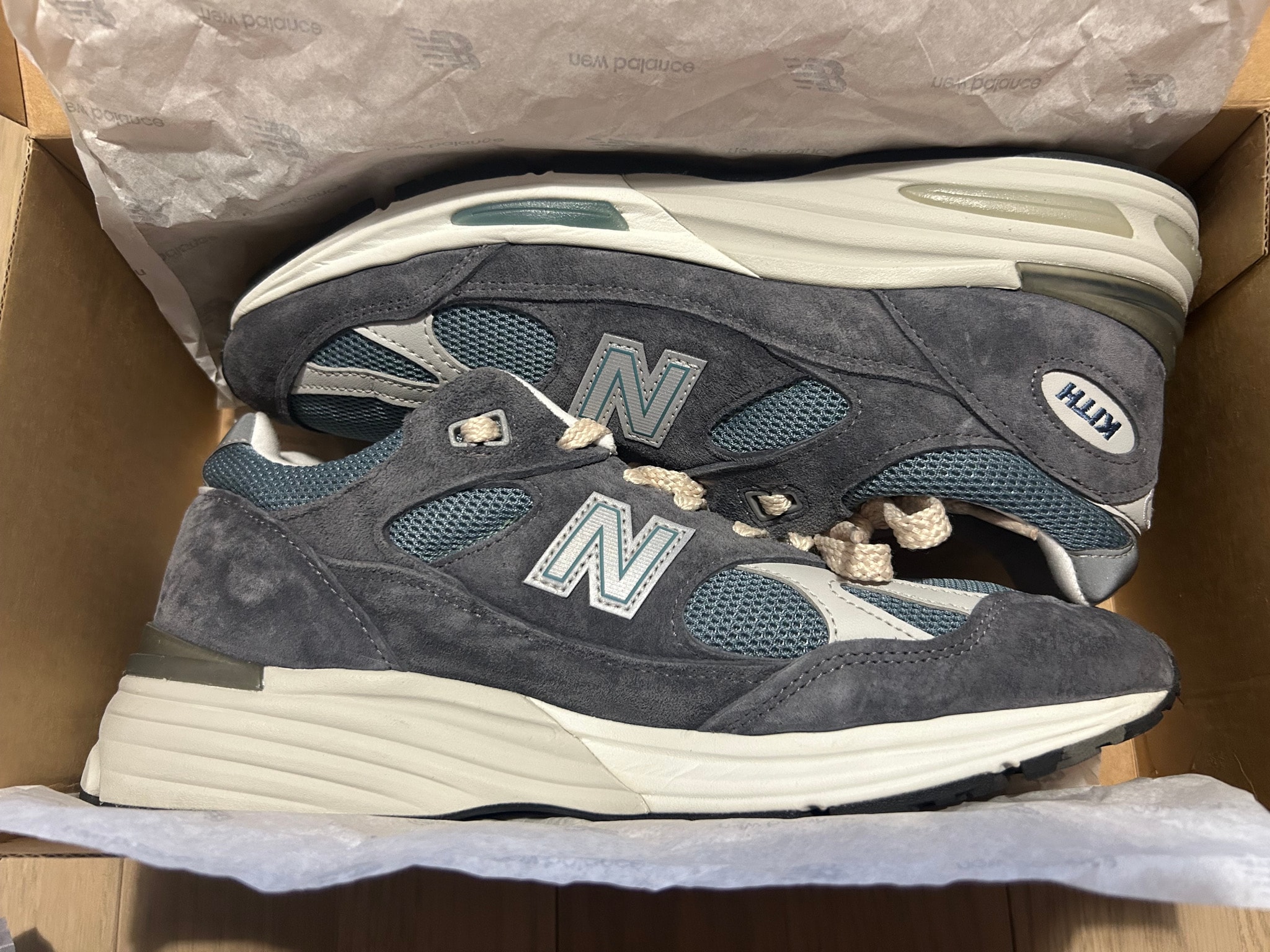 KITH × New Balance 991V2 "Asphalt/Lead/Oyster Mushroom"
