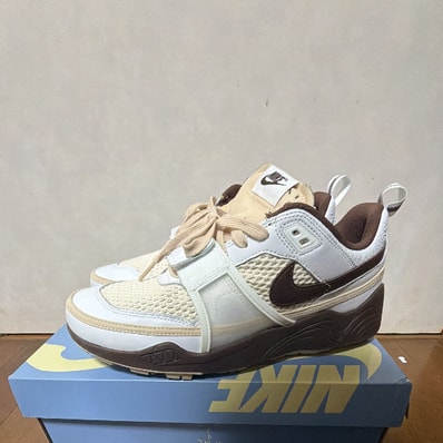 Travis Scott × Nike Zoom Field Jaxx "White and Light Chocolate"
