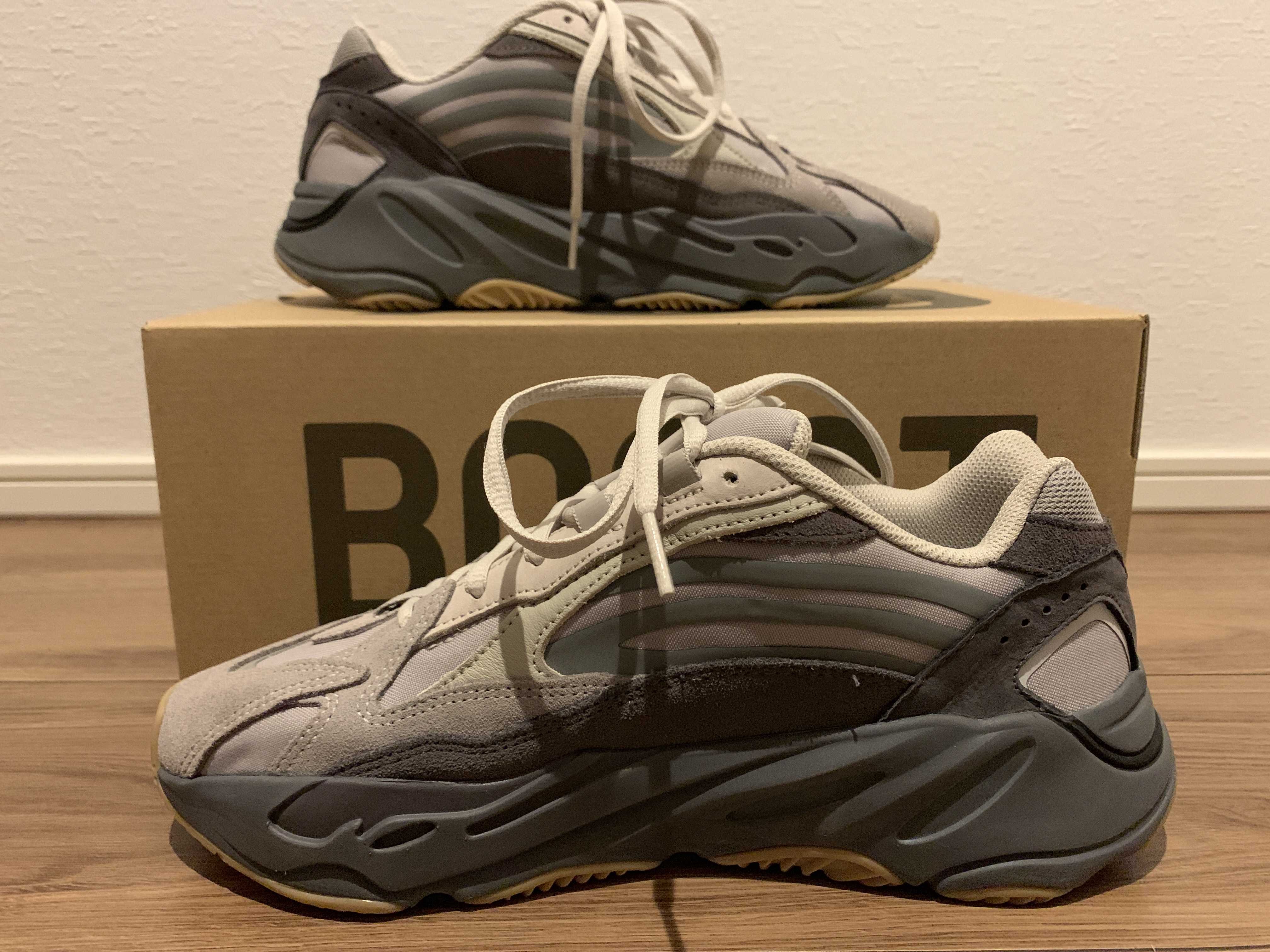 adidas YEEZY Boost 700 V2 "Tephra"
