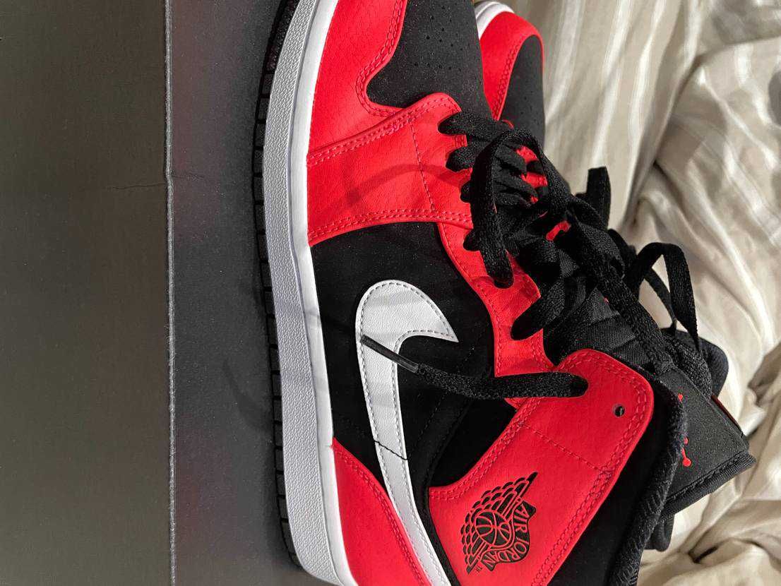 Nike Air Jordan 1 Mid "Infrared 23"