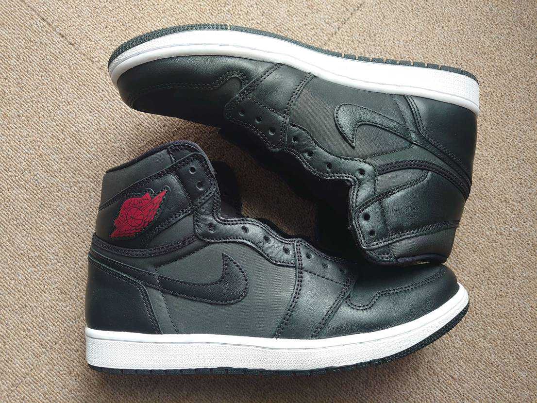 Nike Air Jordan 1 Retro High OG "Black/Metallic Silver/Gym Red"