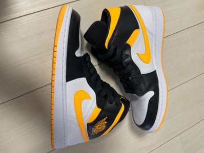 Nike Women's Air Jordan 1 Mid SE "Laser Orange Black"