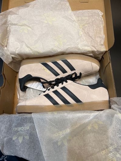 adidas Gazelle "Wonder Taupe/Night Indigo/Gum"