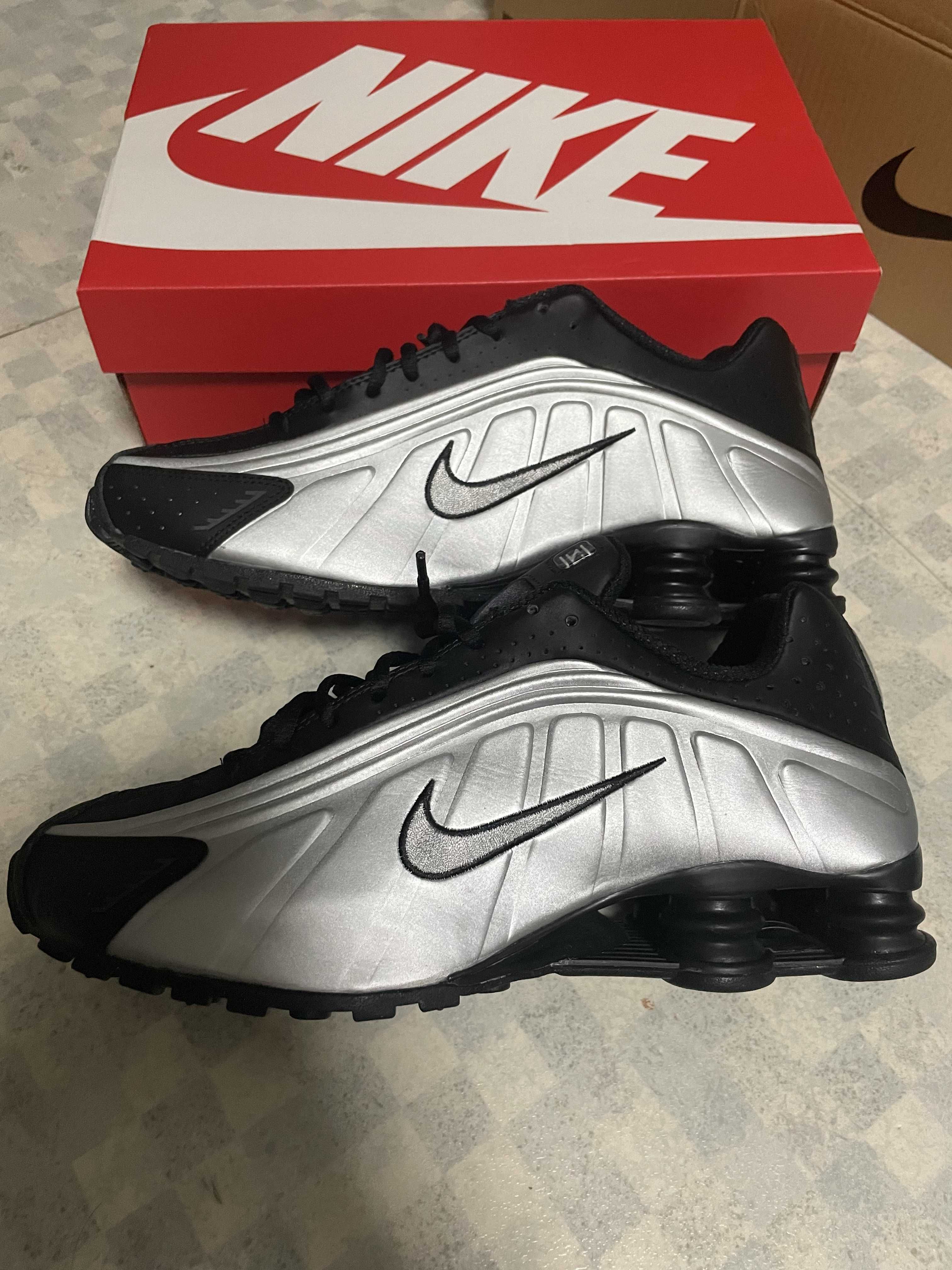 Nike Shox R4 "Black Metallic Silver"