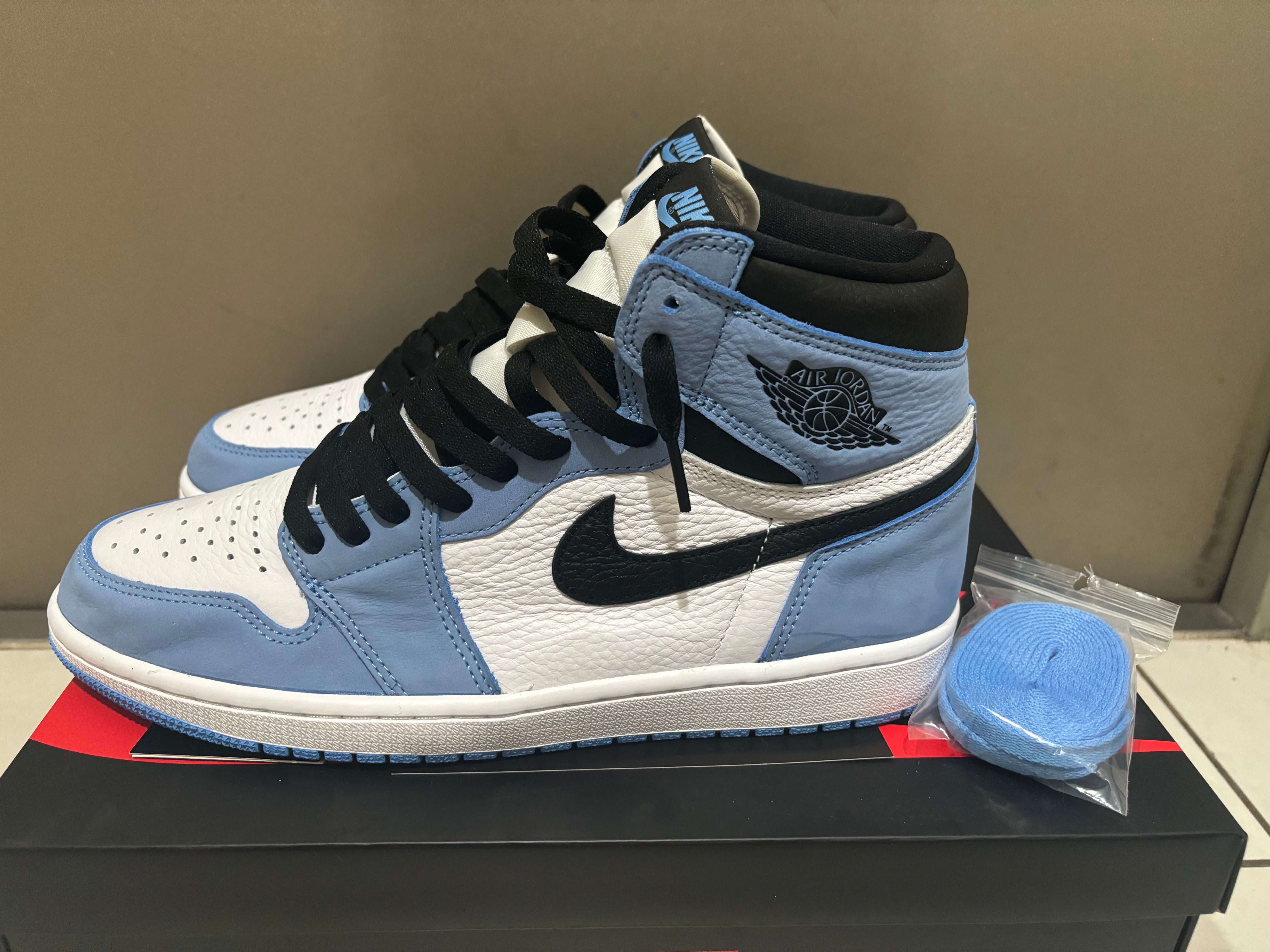 Nike Air Jordan 1 High OG "University Blue"