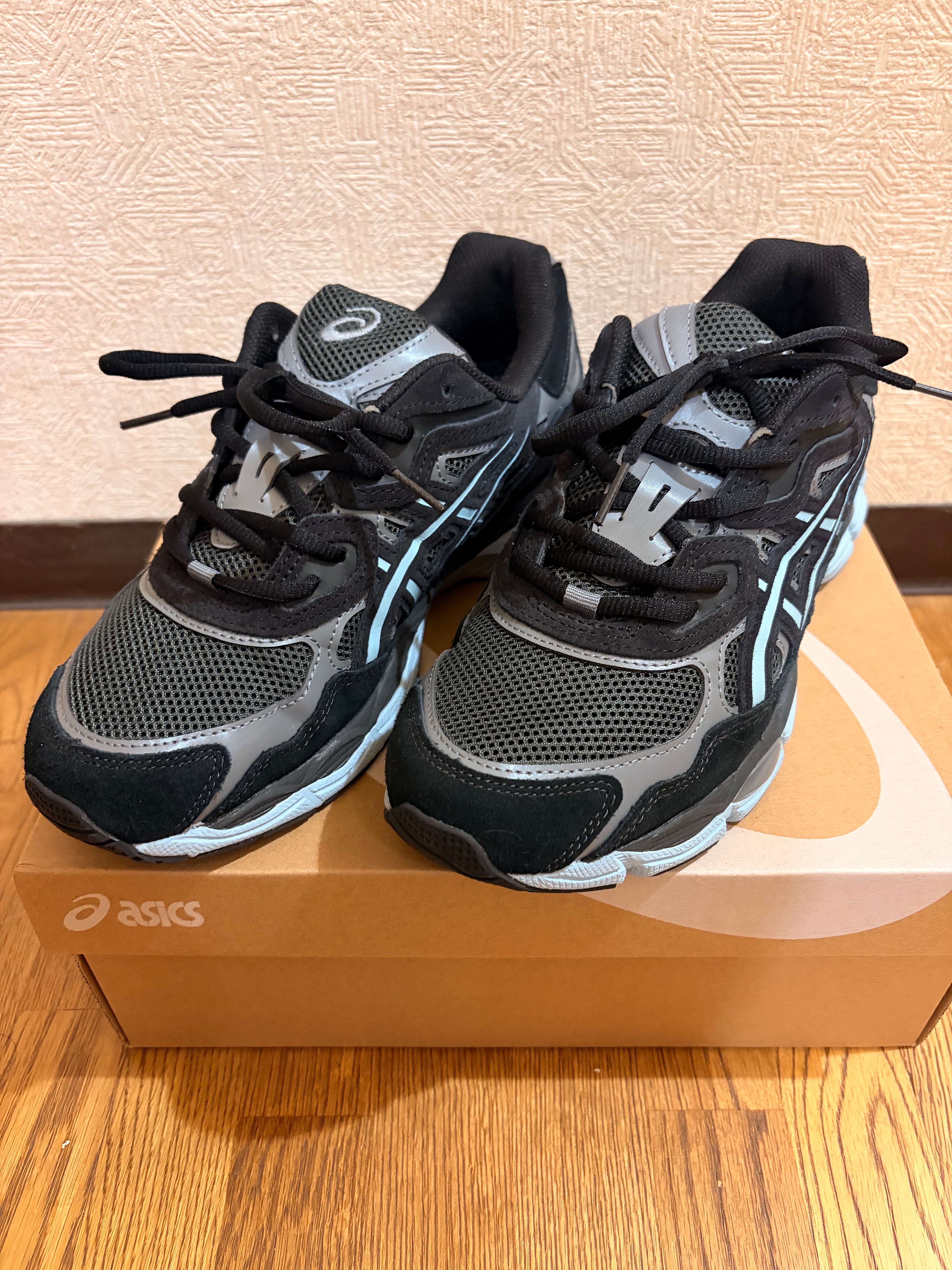 ラグア ジェム × アトモス × アシックス ゲルNYC "ブルートパーズ"