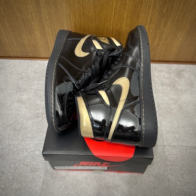Nike Air Jordan 1 High OG "Black-Metalic Gold"