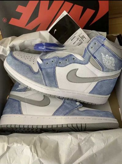 Nike Air Jordan 1 High OG "Hyper Royal"