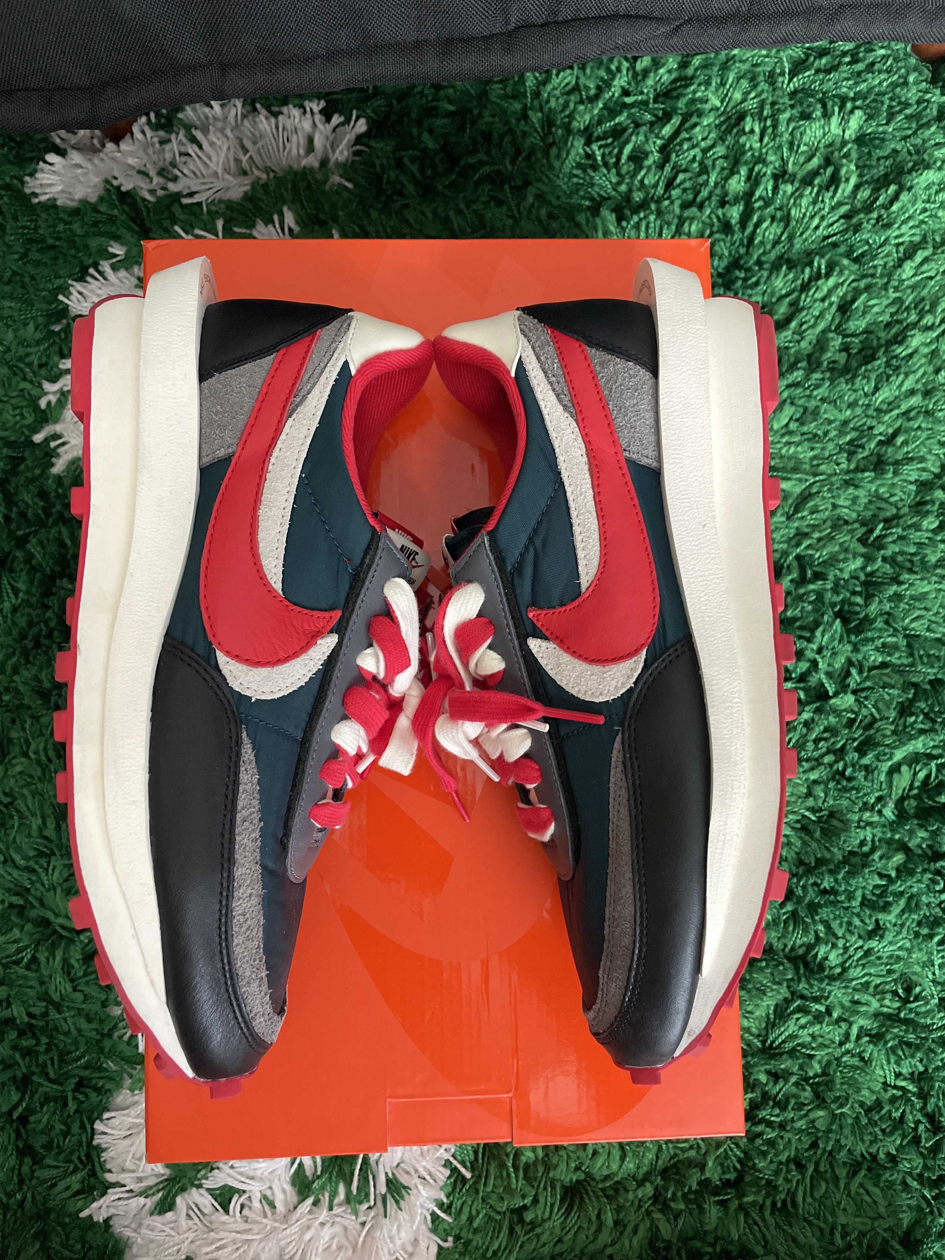 UNDERCOVER × sacai × Nike LD Waffle "Midnight Spruce/Pale Ivory-Dark Grey-University Red"