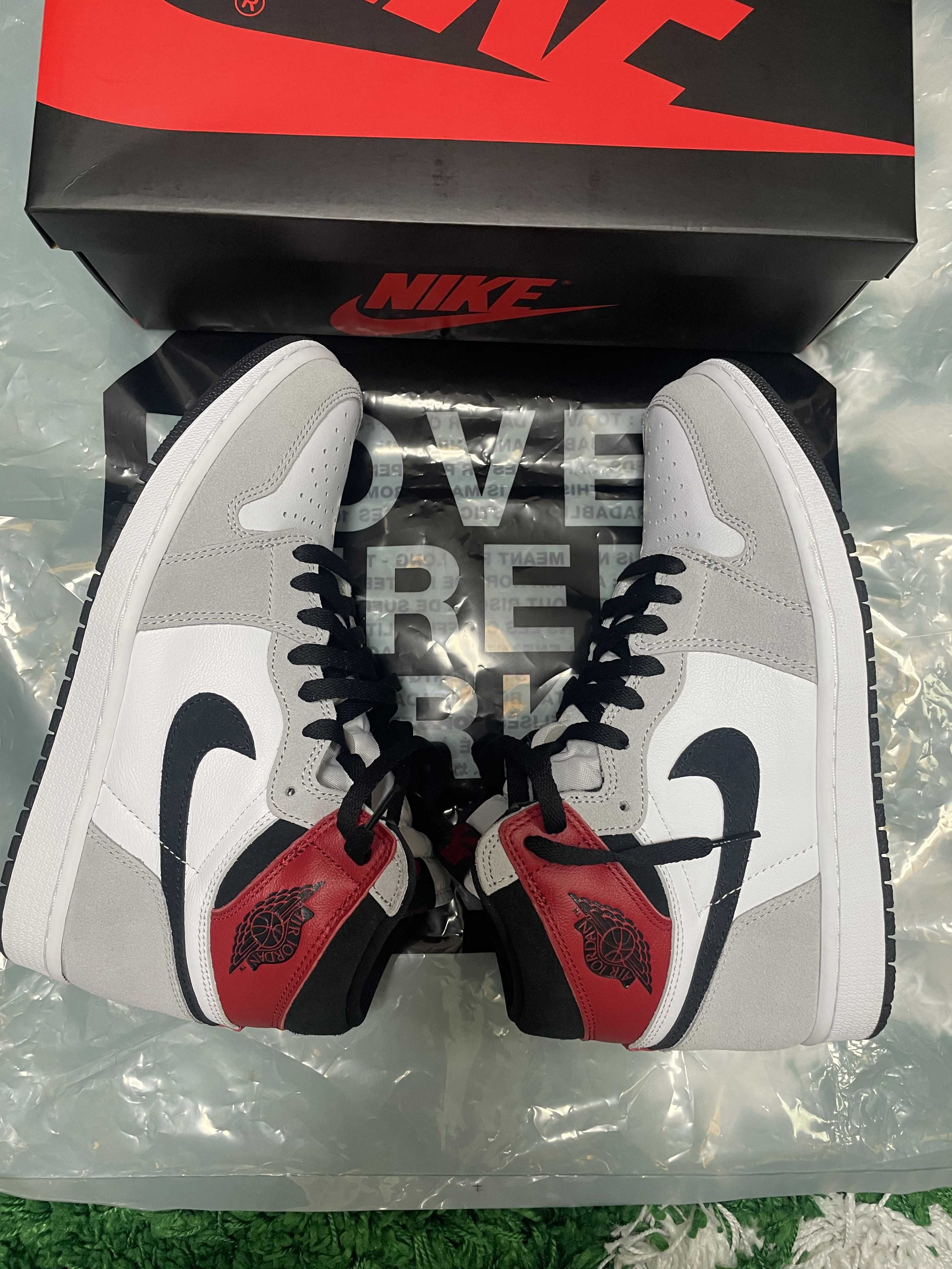 Nike Air Jordan 1 High OG "White/Black/Light Smoke Grey"