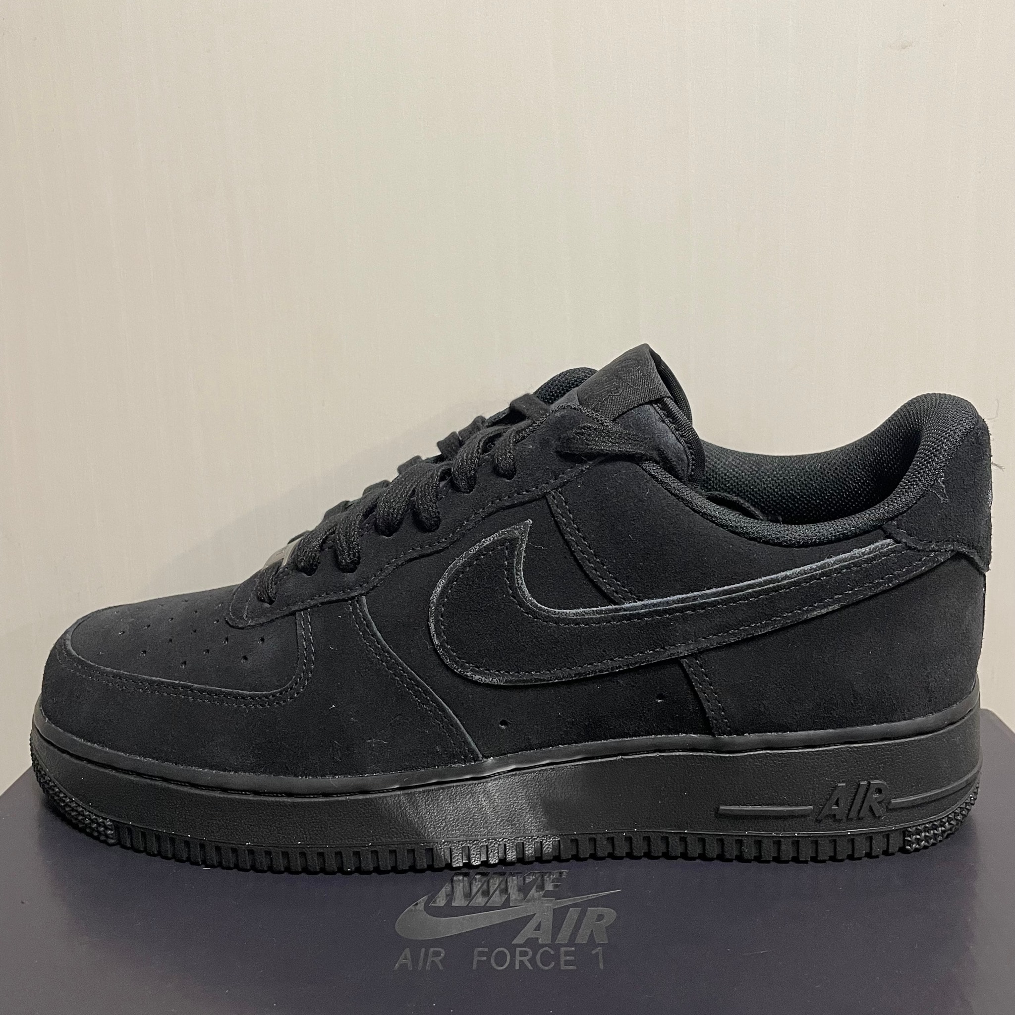 Nike Air Force 1 Low "Suede/Black Cat"