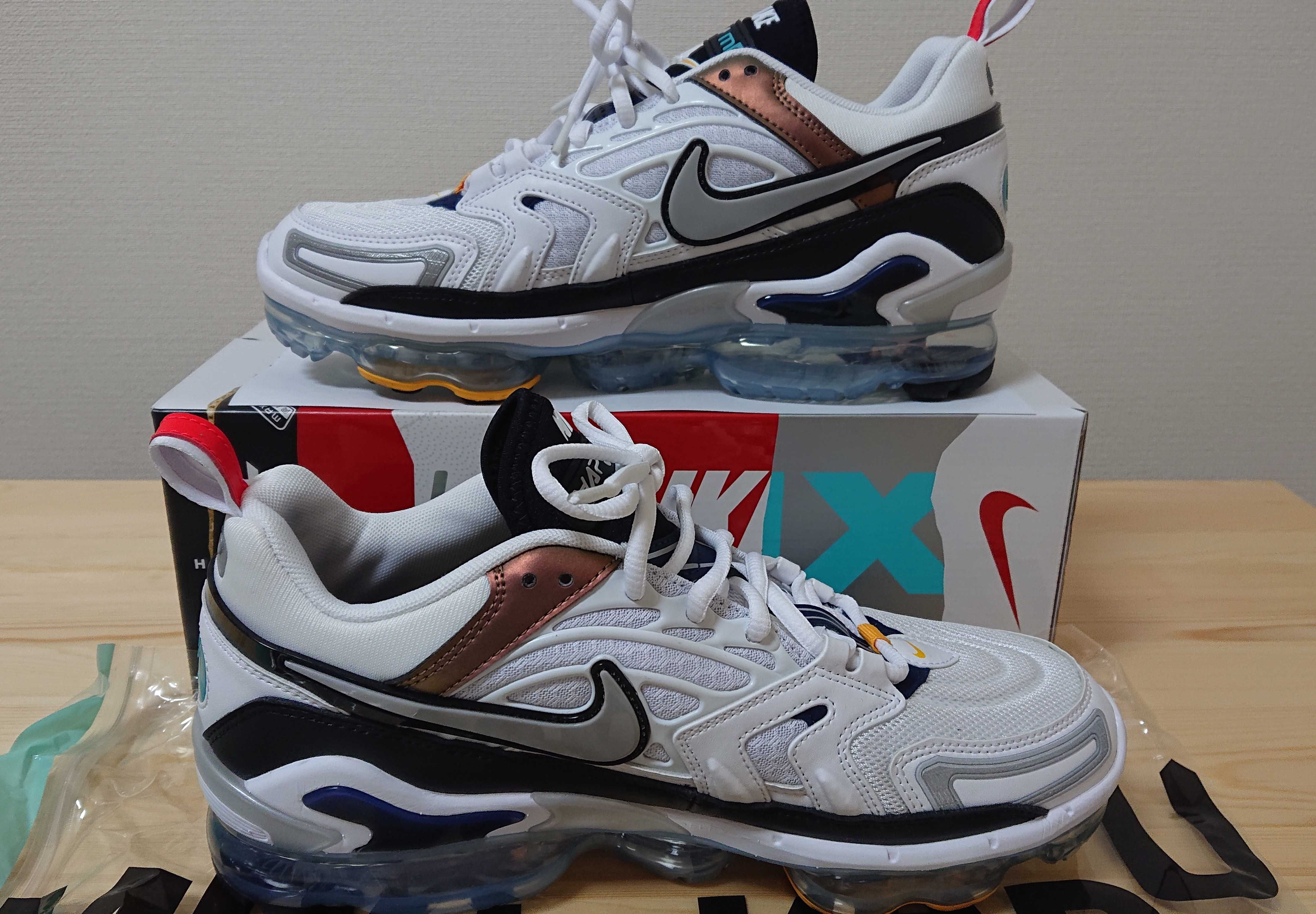 NIKE Women's AIR VAPORMAX EVO "TECH GREY"