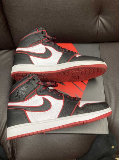 Nike Air Jordan 1 Retro High OG "Blood Line"