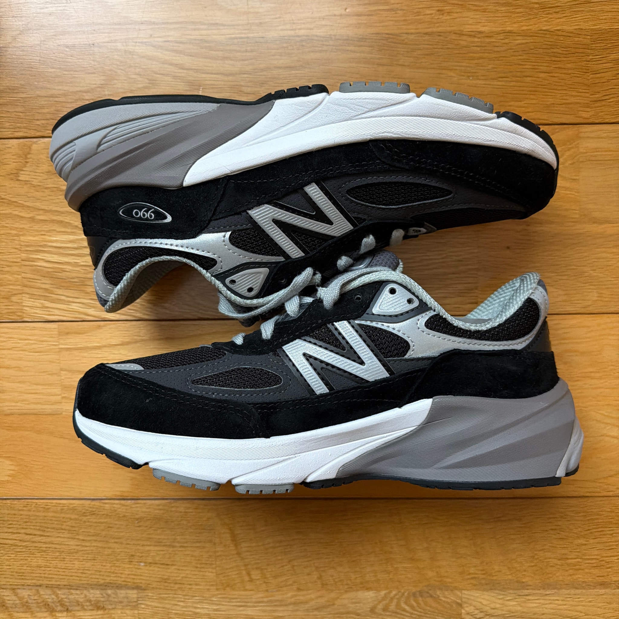 New Balance Women's 990V6 "Black" (Heel NB Logo)