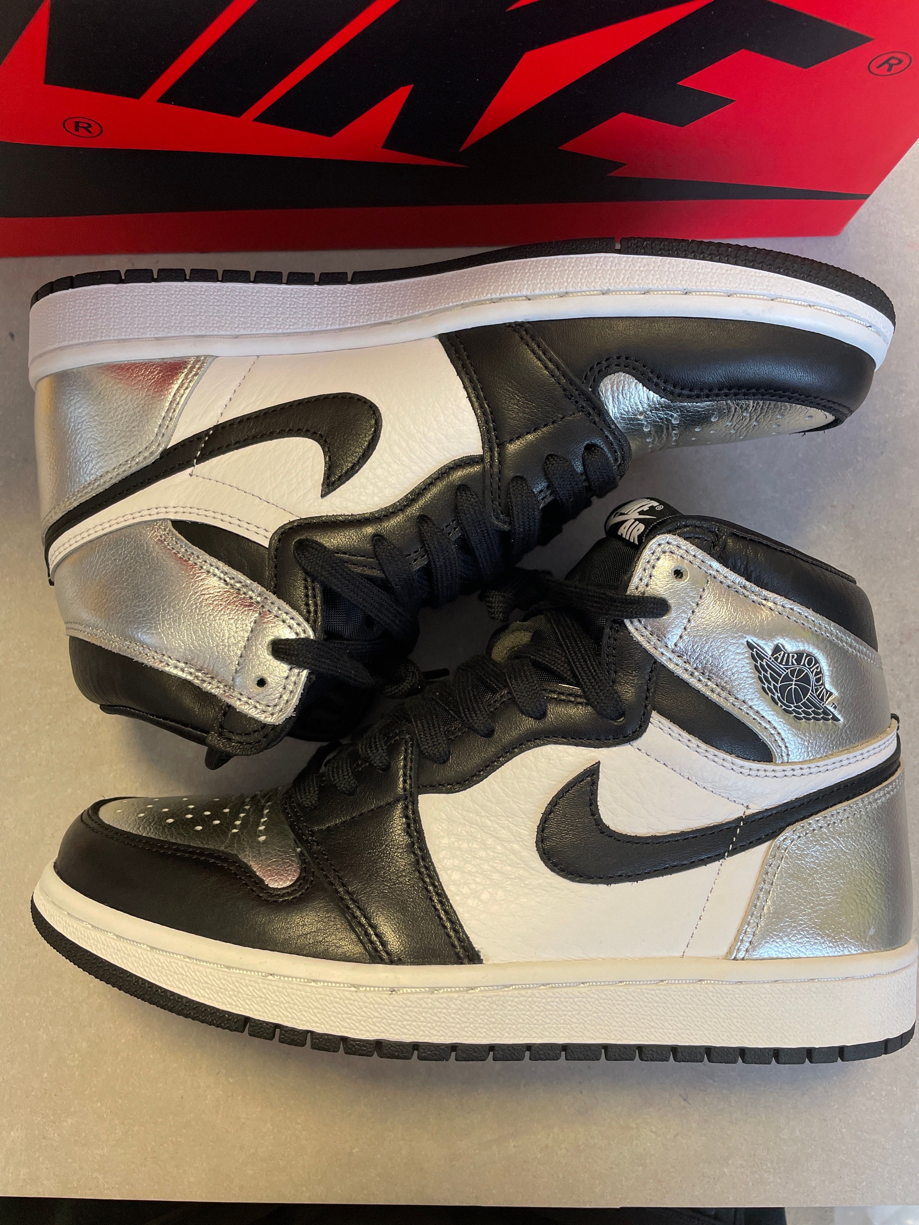 Nike Women's Air Jordan 1 Retro High OG "Silver Toe"
