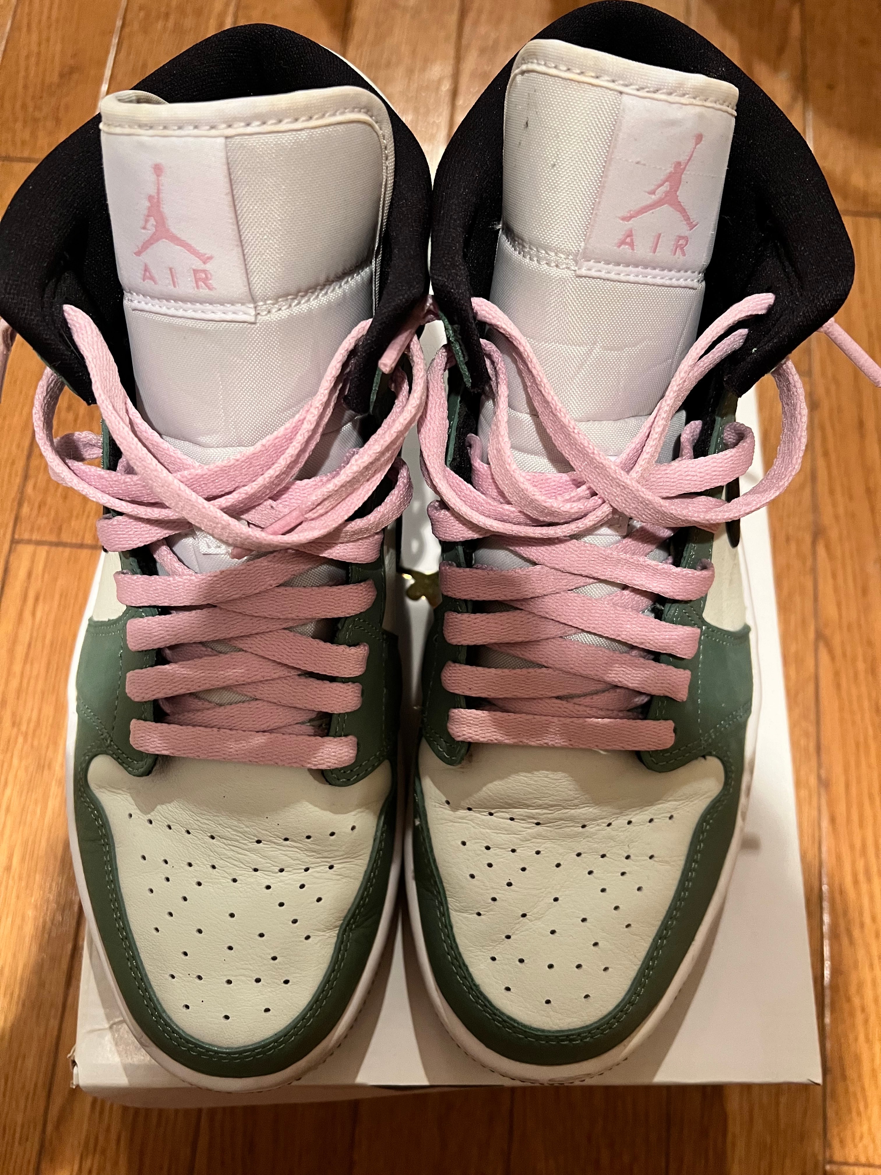 NIKE Women's AIR JORDAN 1 MID SE "DUTCH GREEN"
